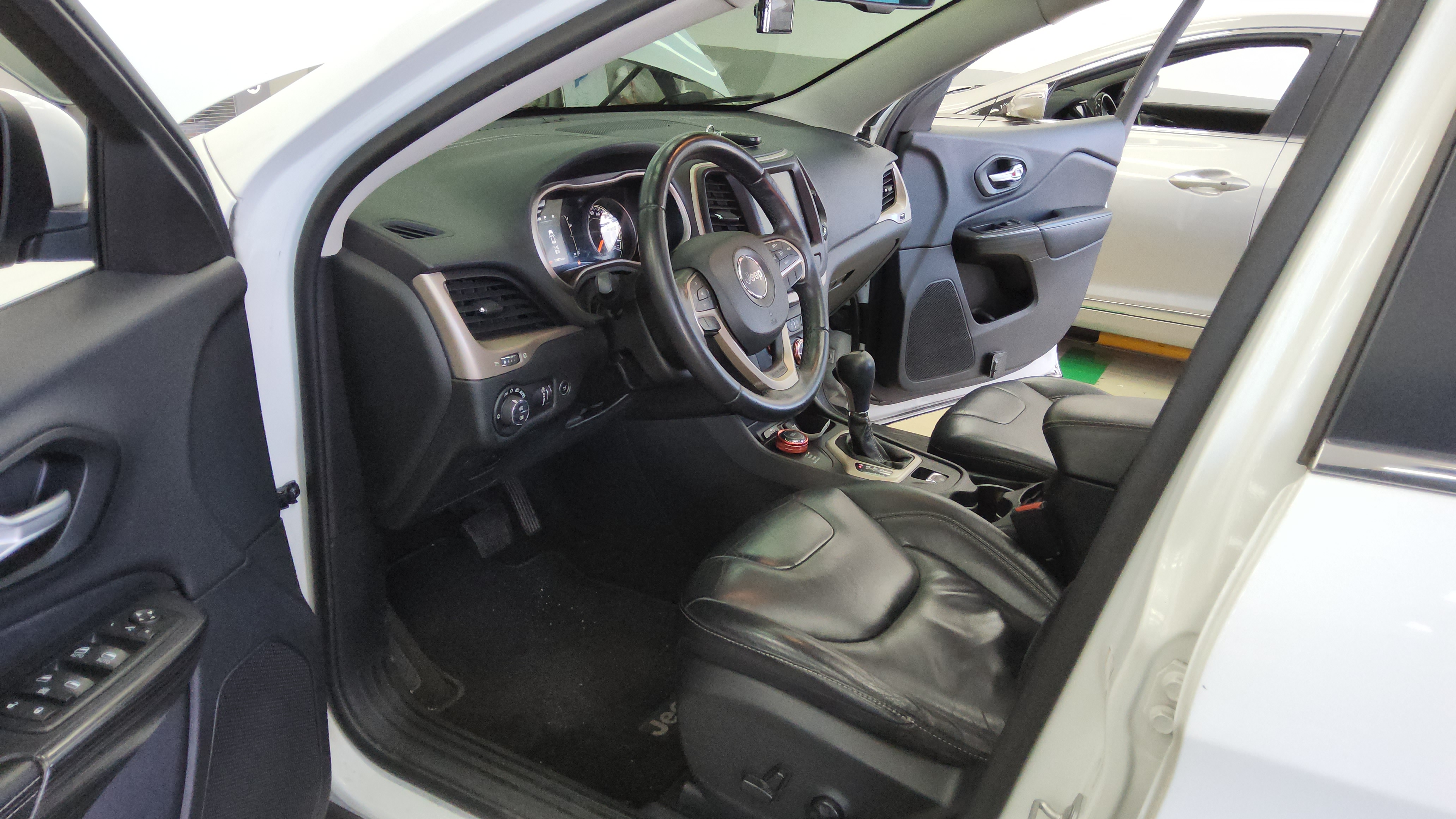 Jeep Cherokee 2015 - Image 9
