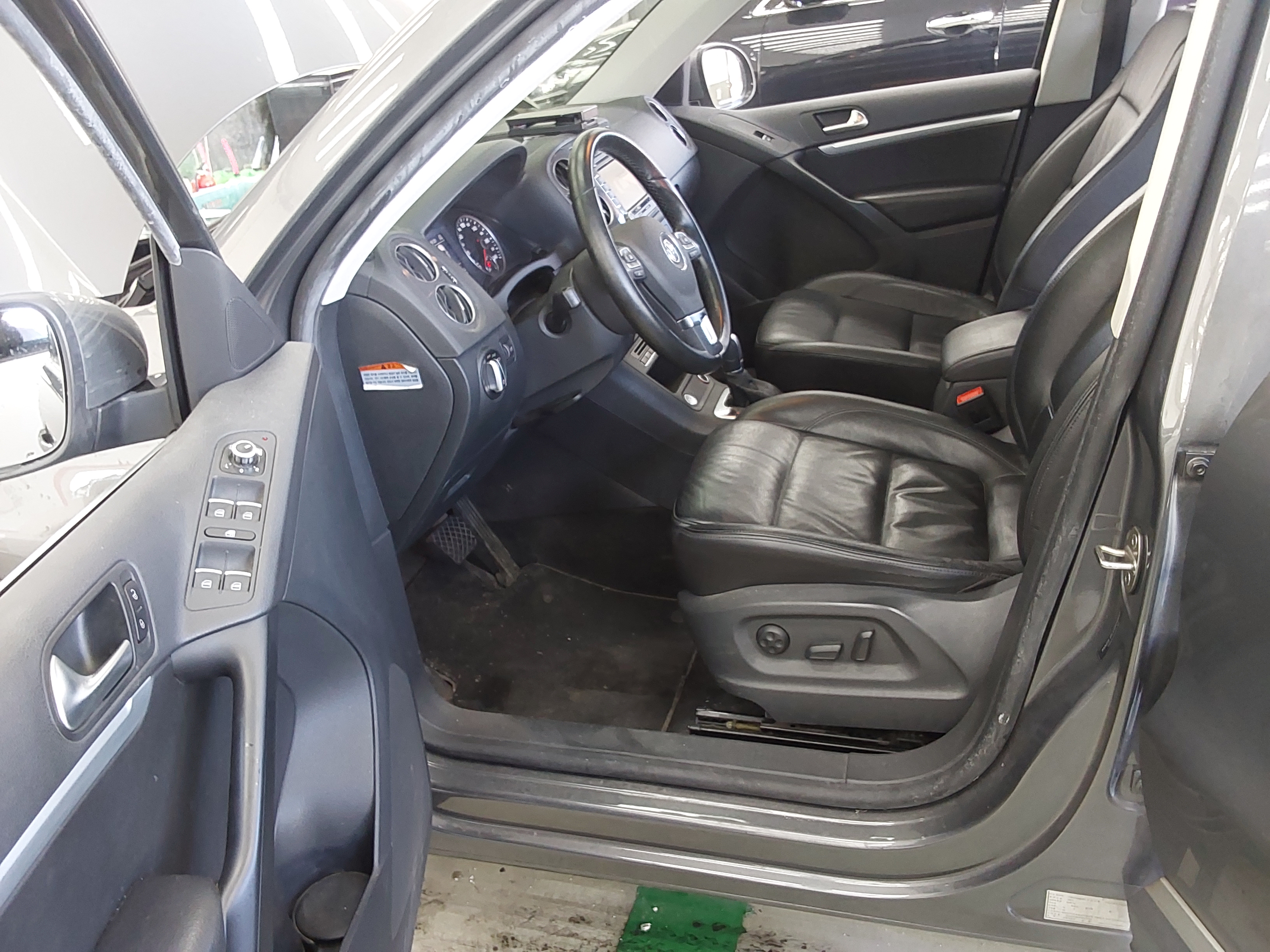 Volkswagen Tiguan - 9