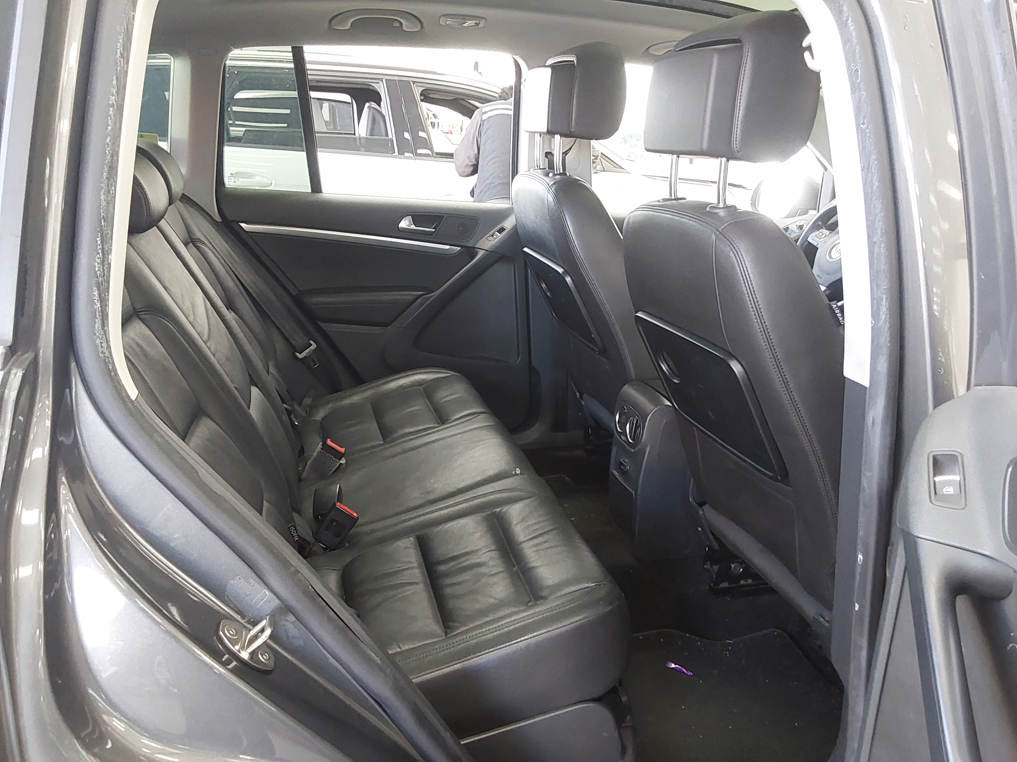 Volkswagen Tiguan - 12