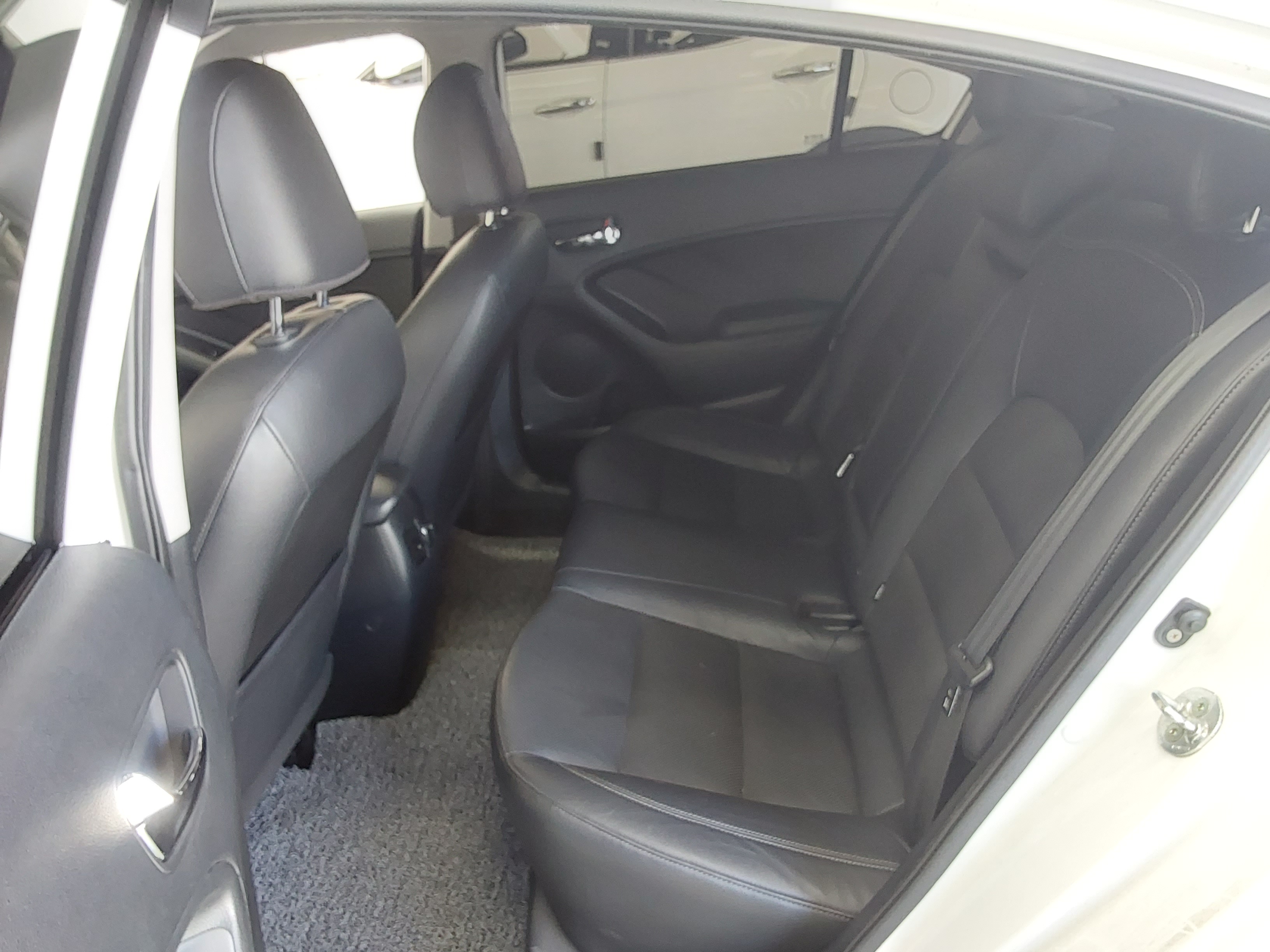 Kia K3 2015 - Image 11