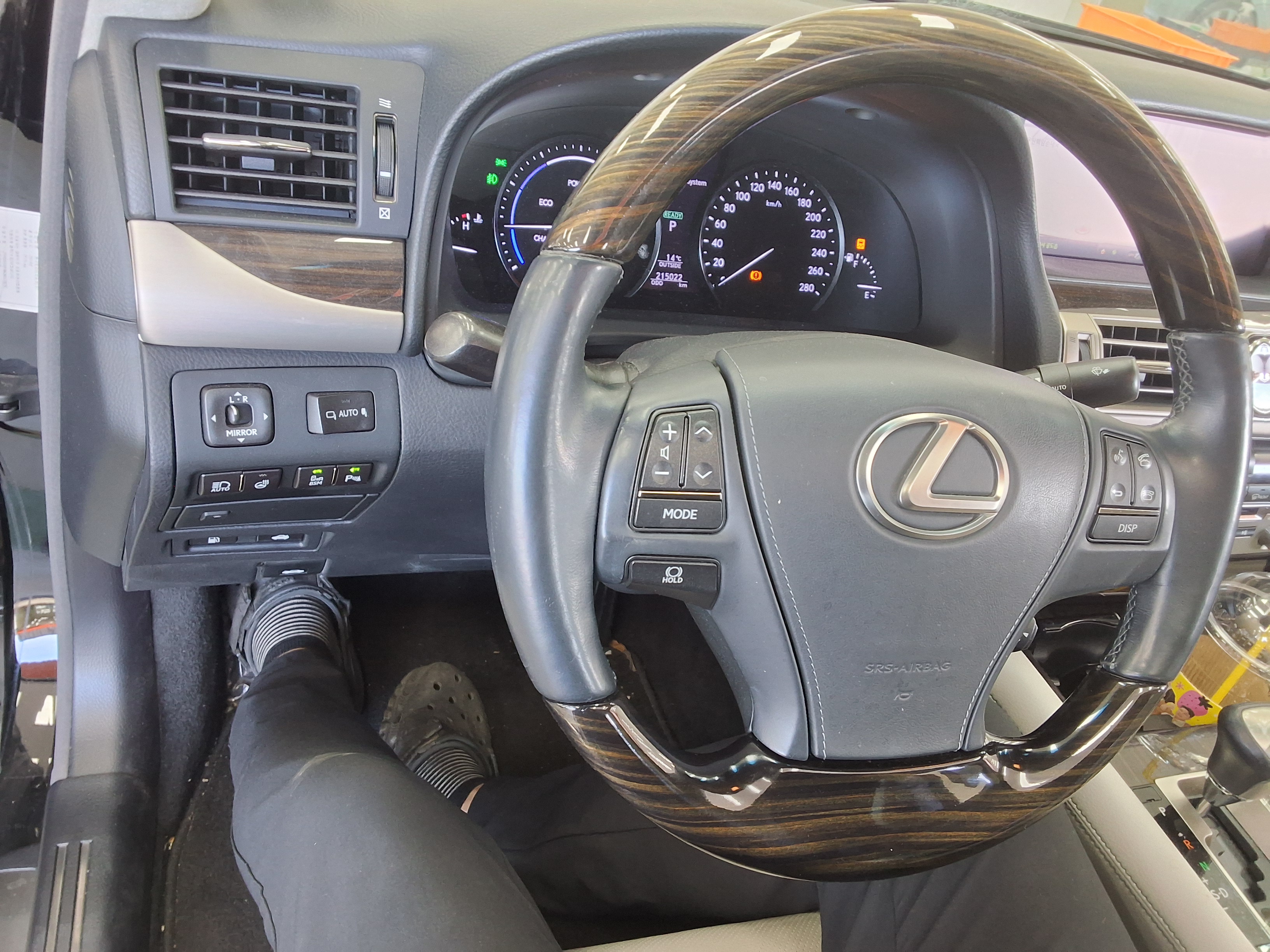 LEXUS LS - 16
