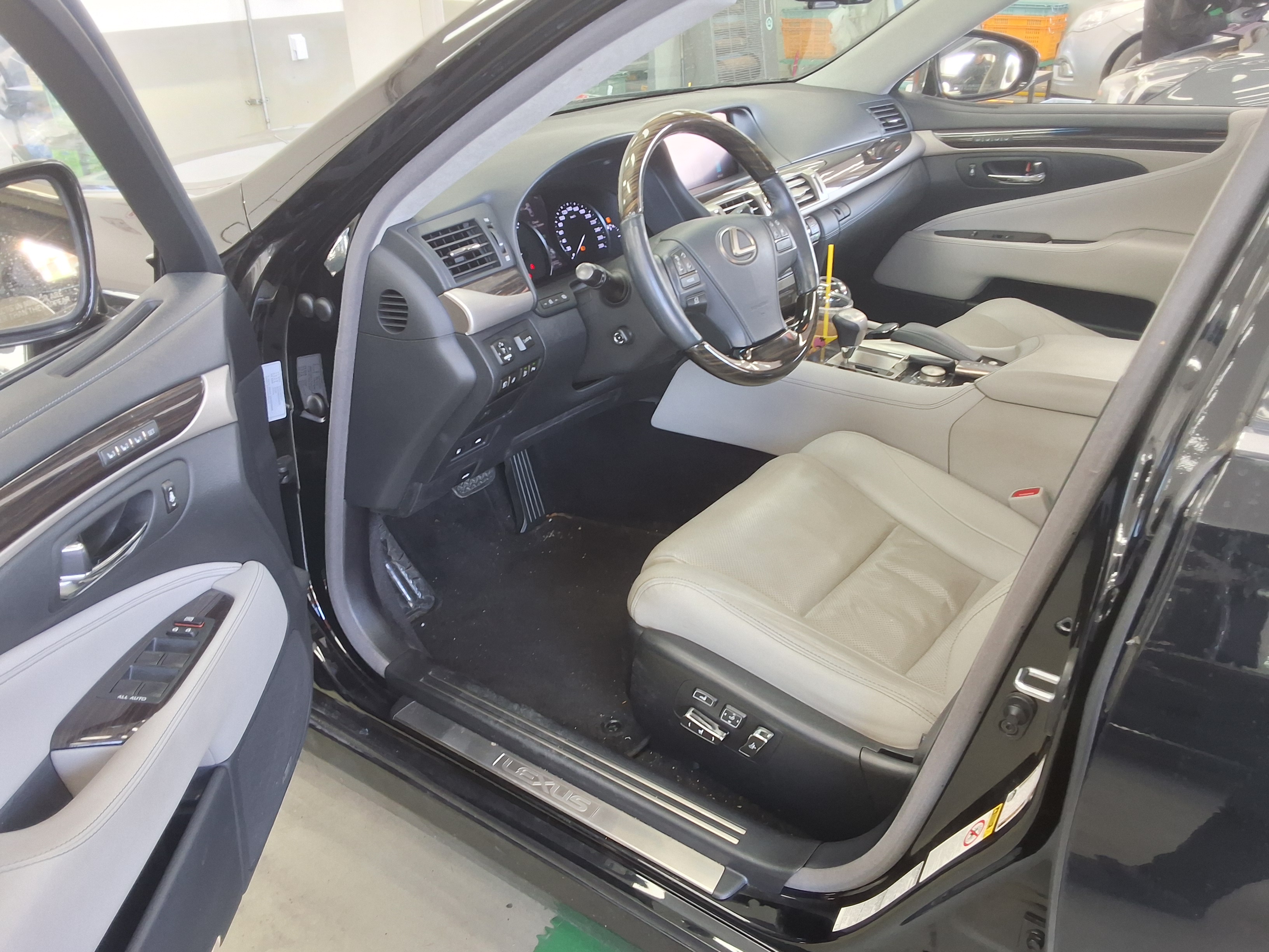 LEXUS LS - 9