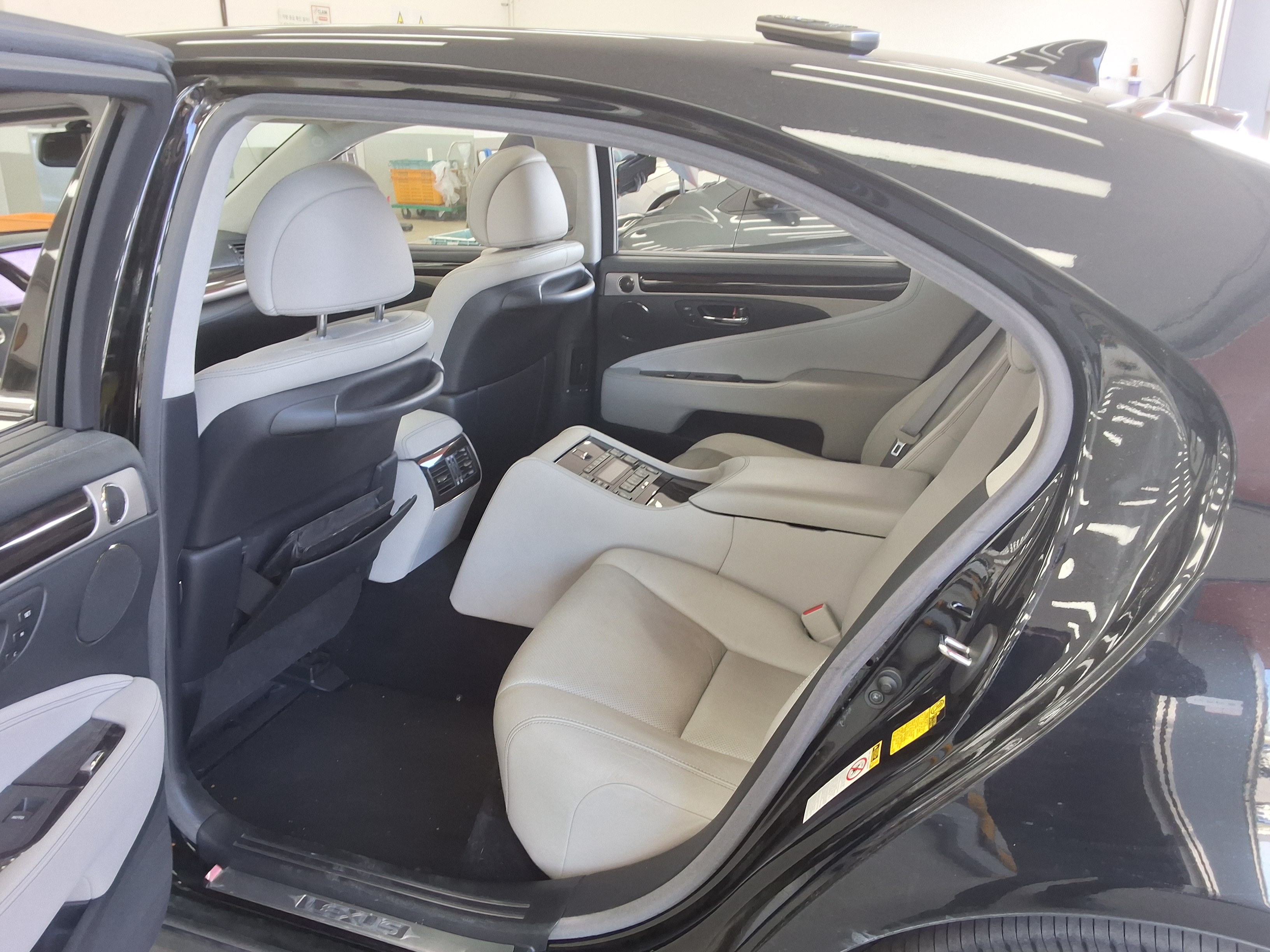 LEXUS LS - 11