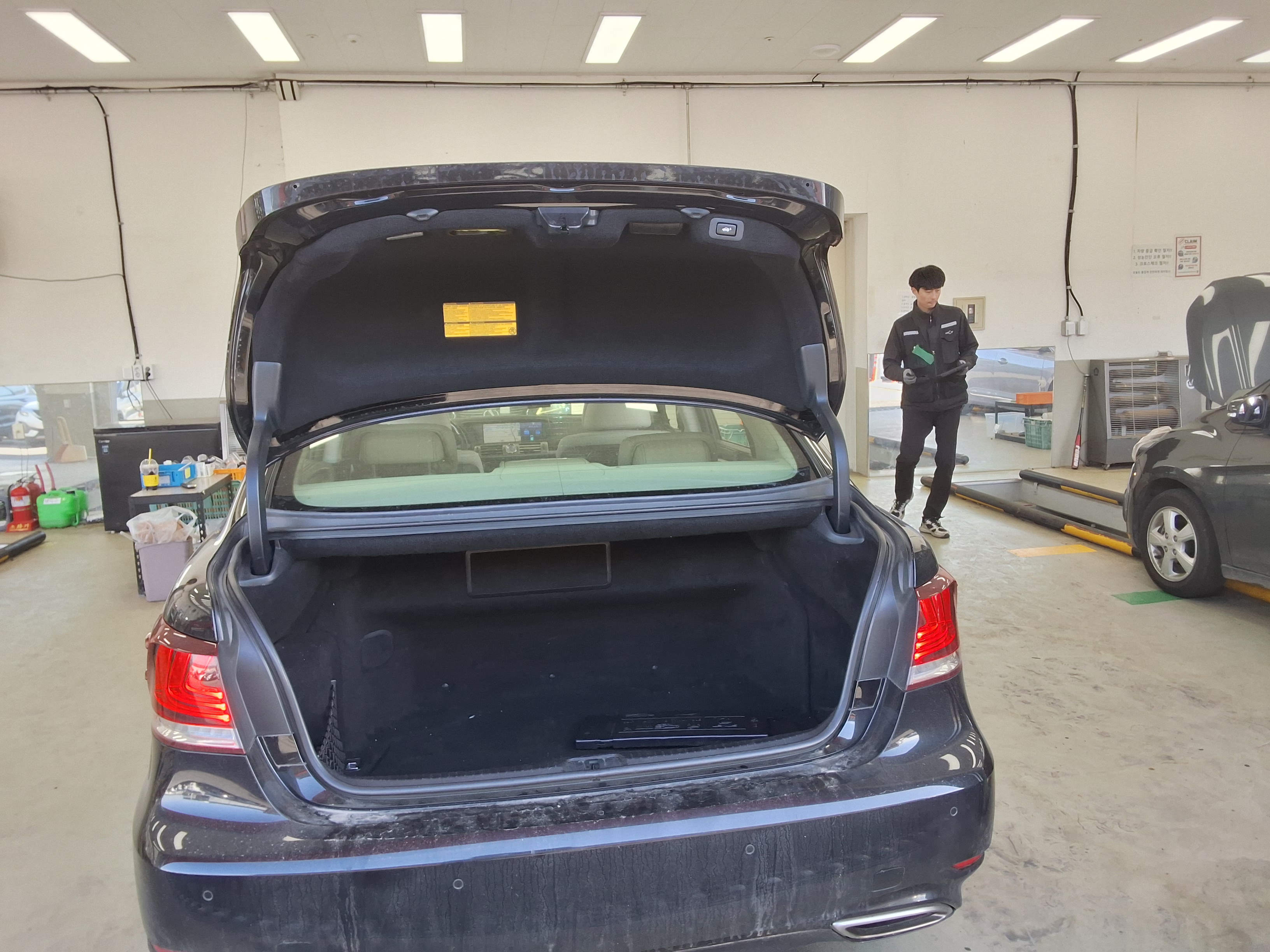 LEXUS LS - 14