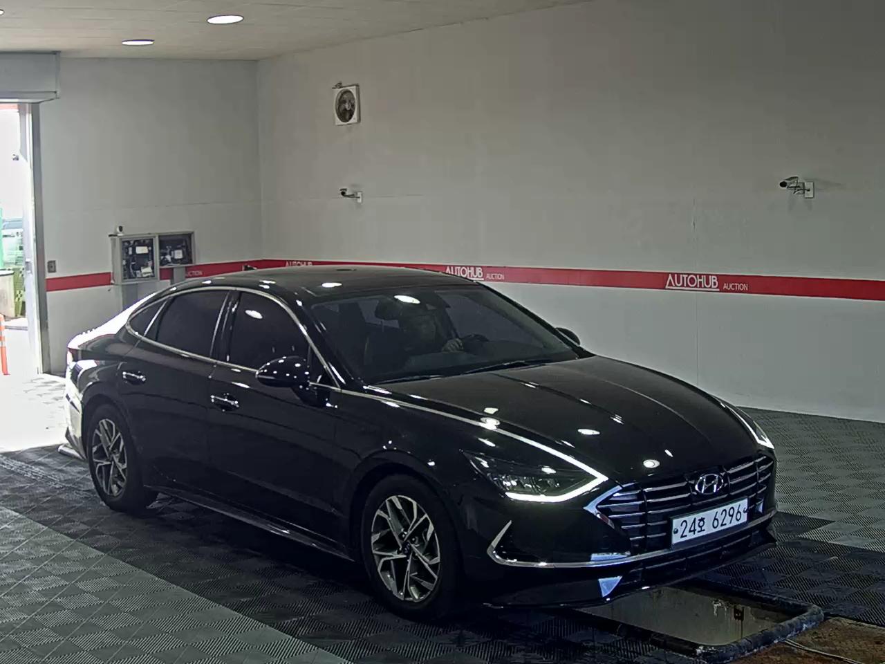 Hyundai Sonata 2020 - Image 2