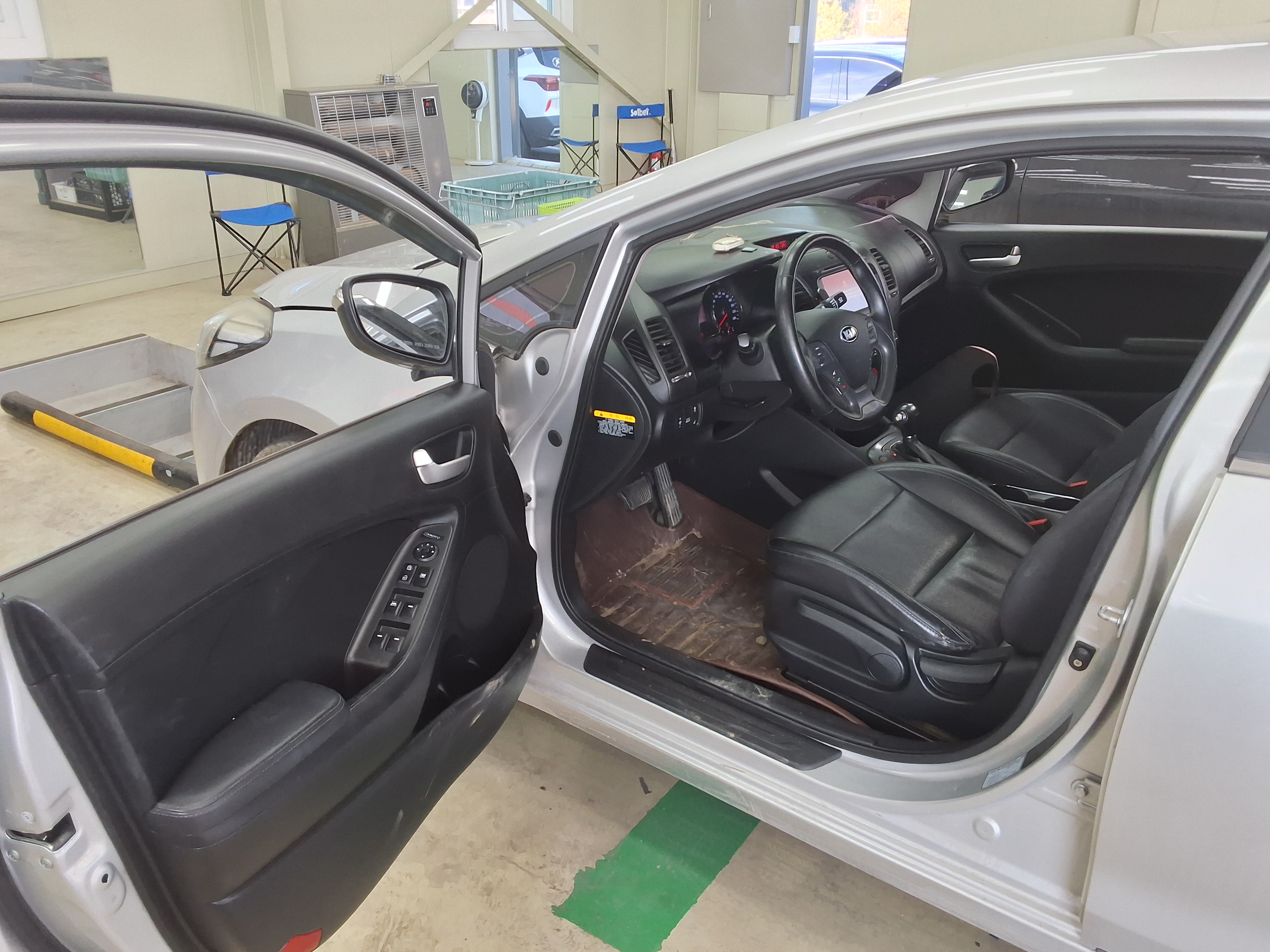 Kia K3 2013 - Image 9