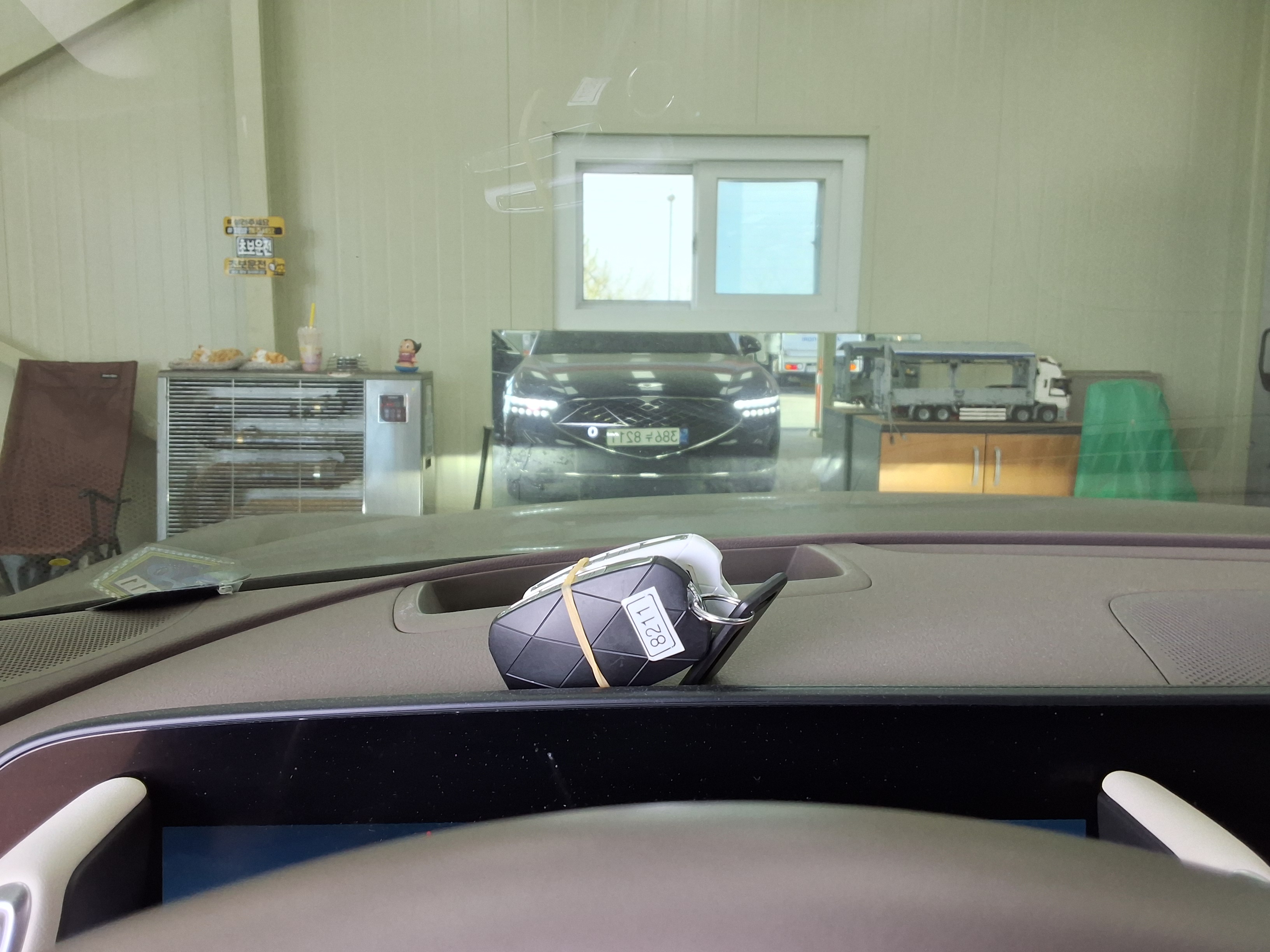 Hyundai Genesis 2023 - Image 16