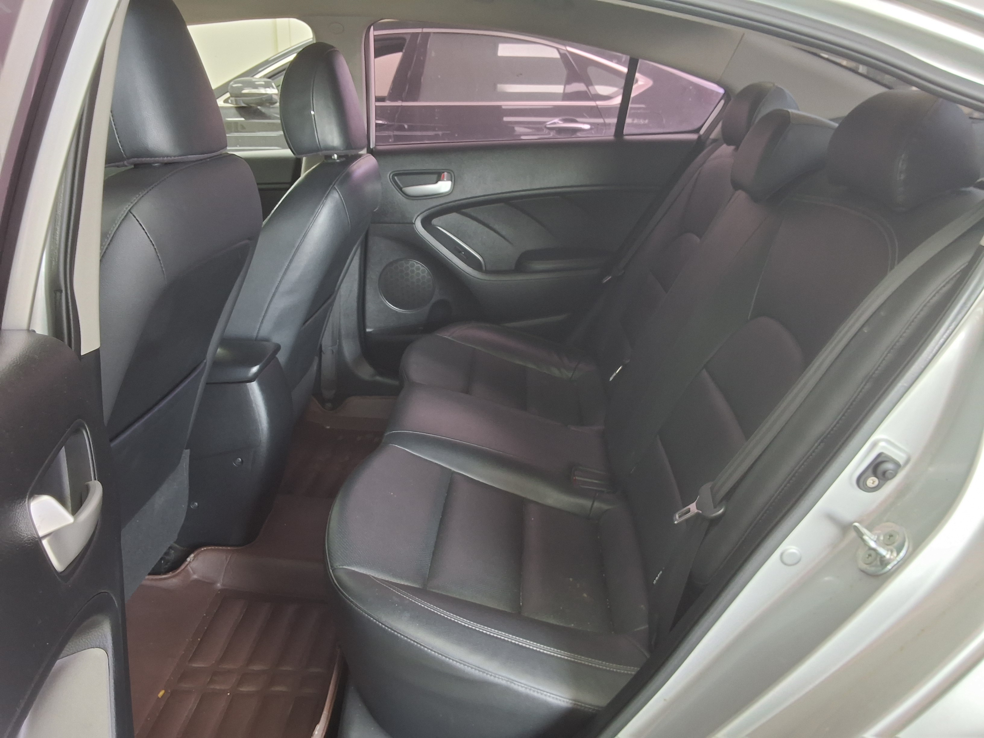 Kia K3 2013 - Image 11