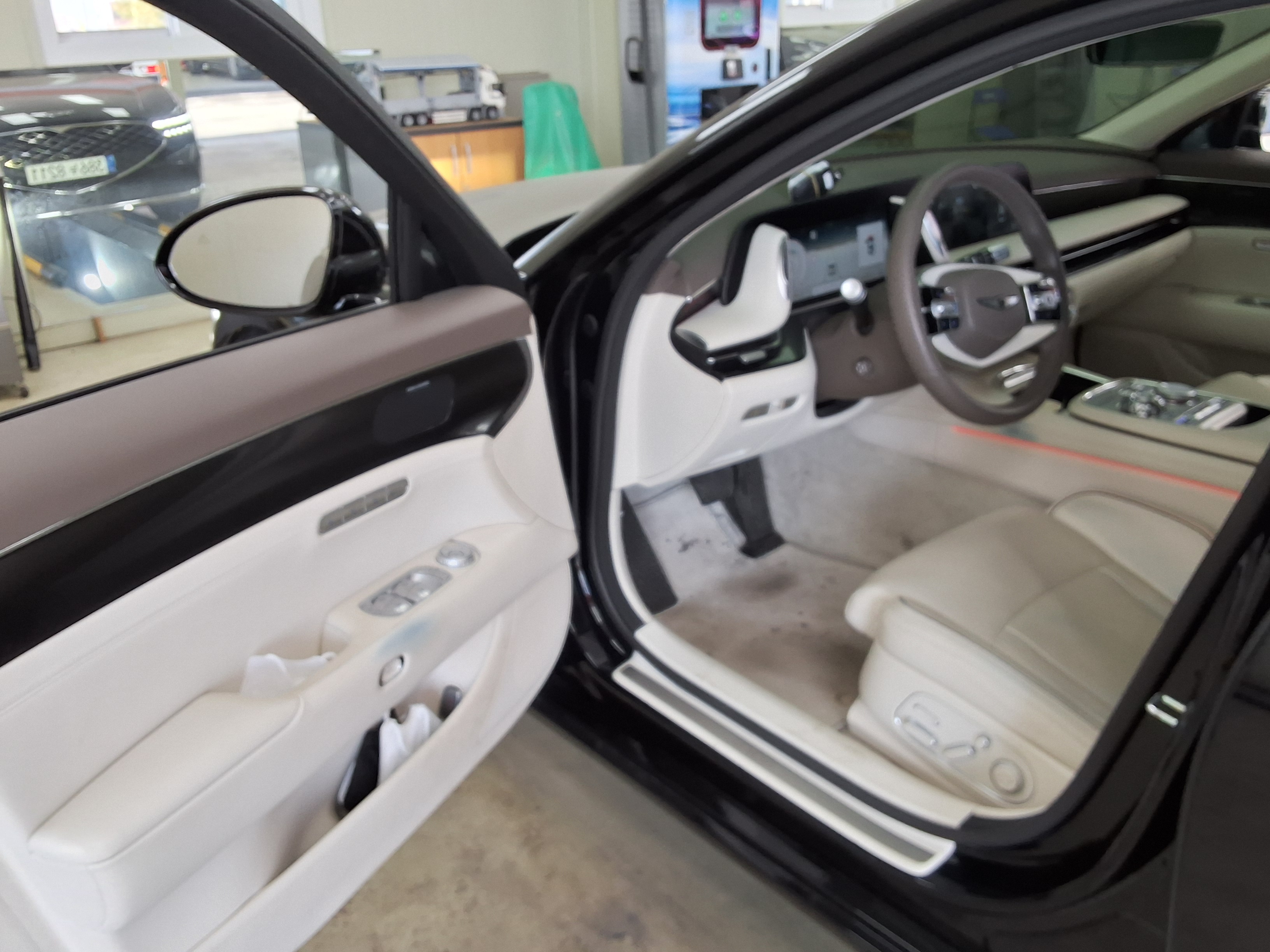 Hyundai Genesis 2023 - Image 9