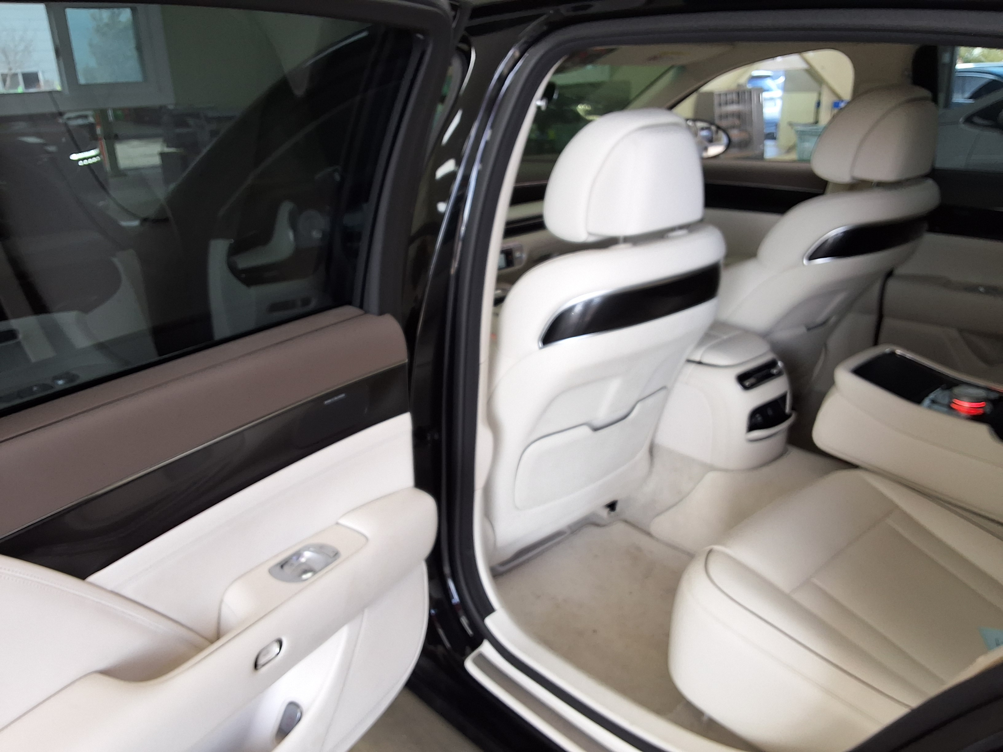 Hyundai Genesis 2023 - Image 11