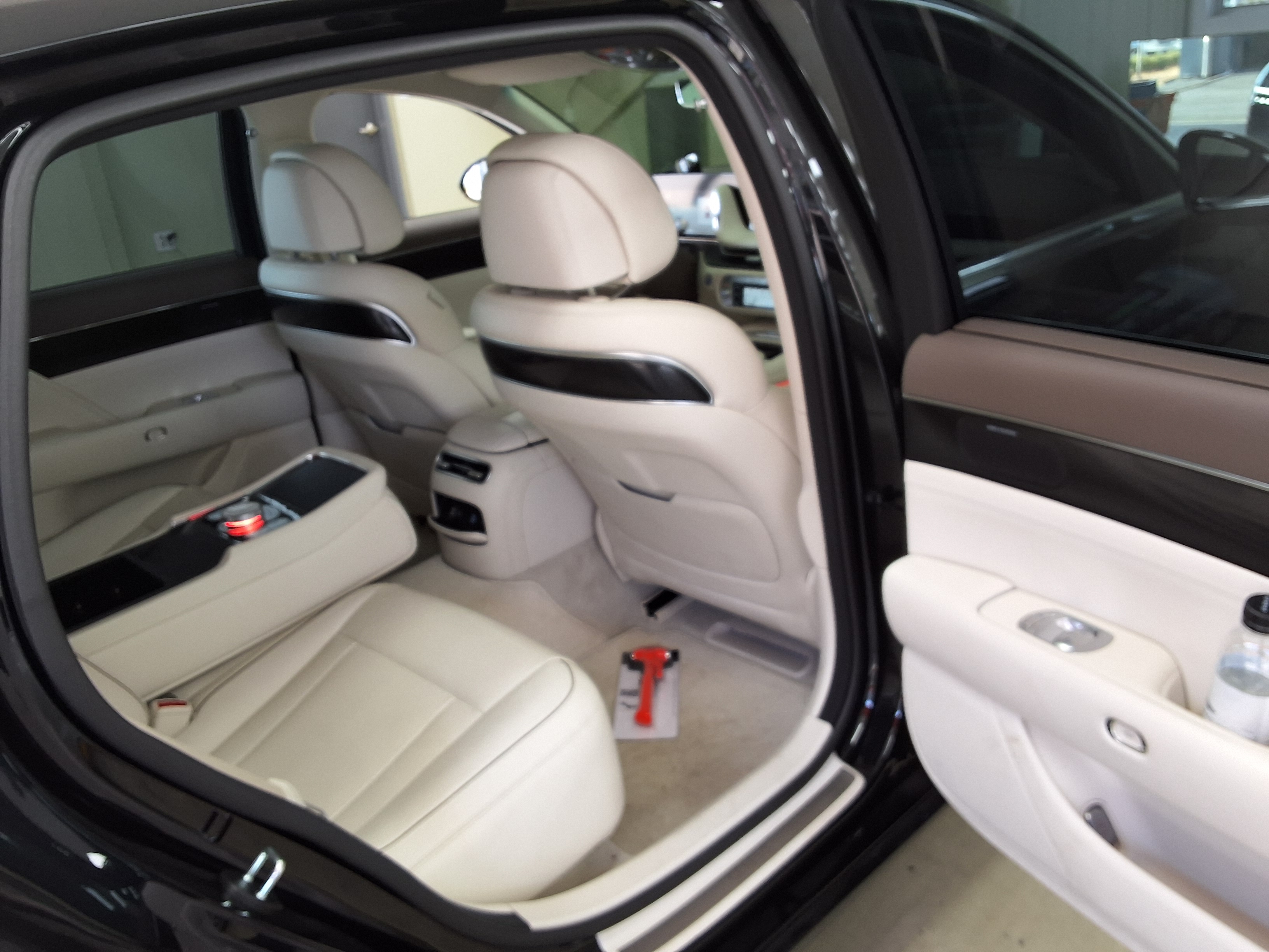 Hyundai Genesis 2023 - Image 12