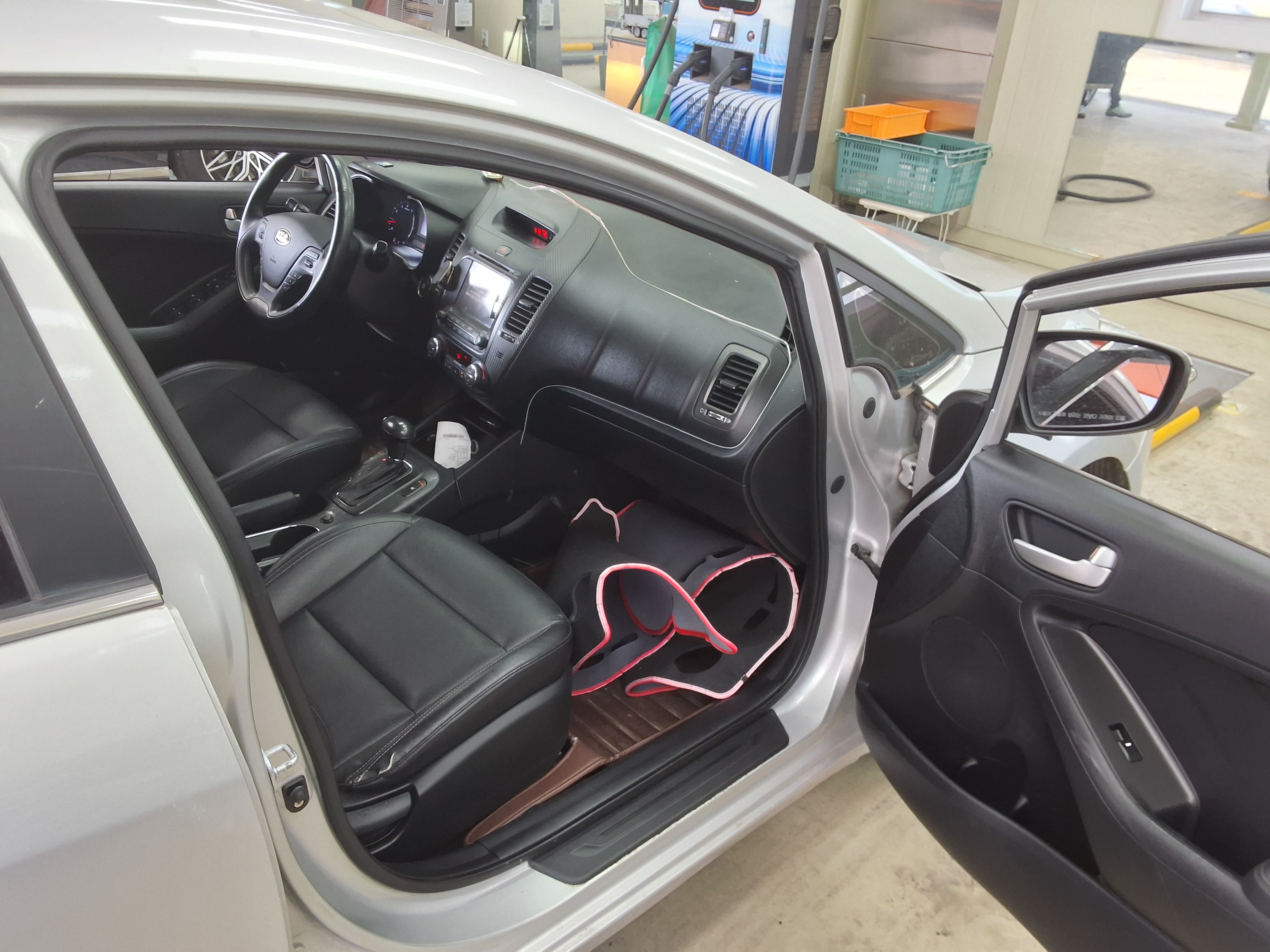 Kia K3 2013 - Image 13