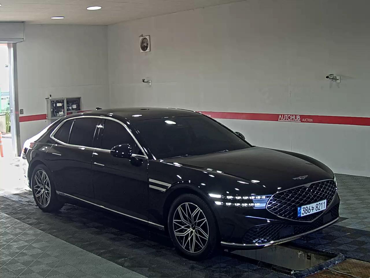 Hyundai Genesis 2023 - Image 2