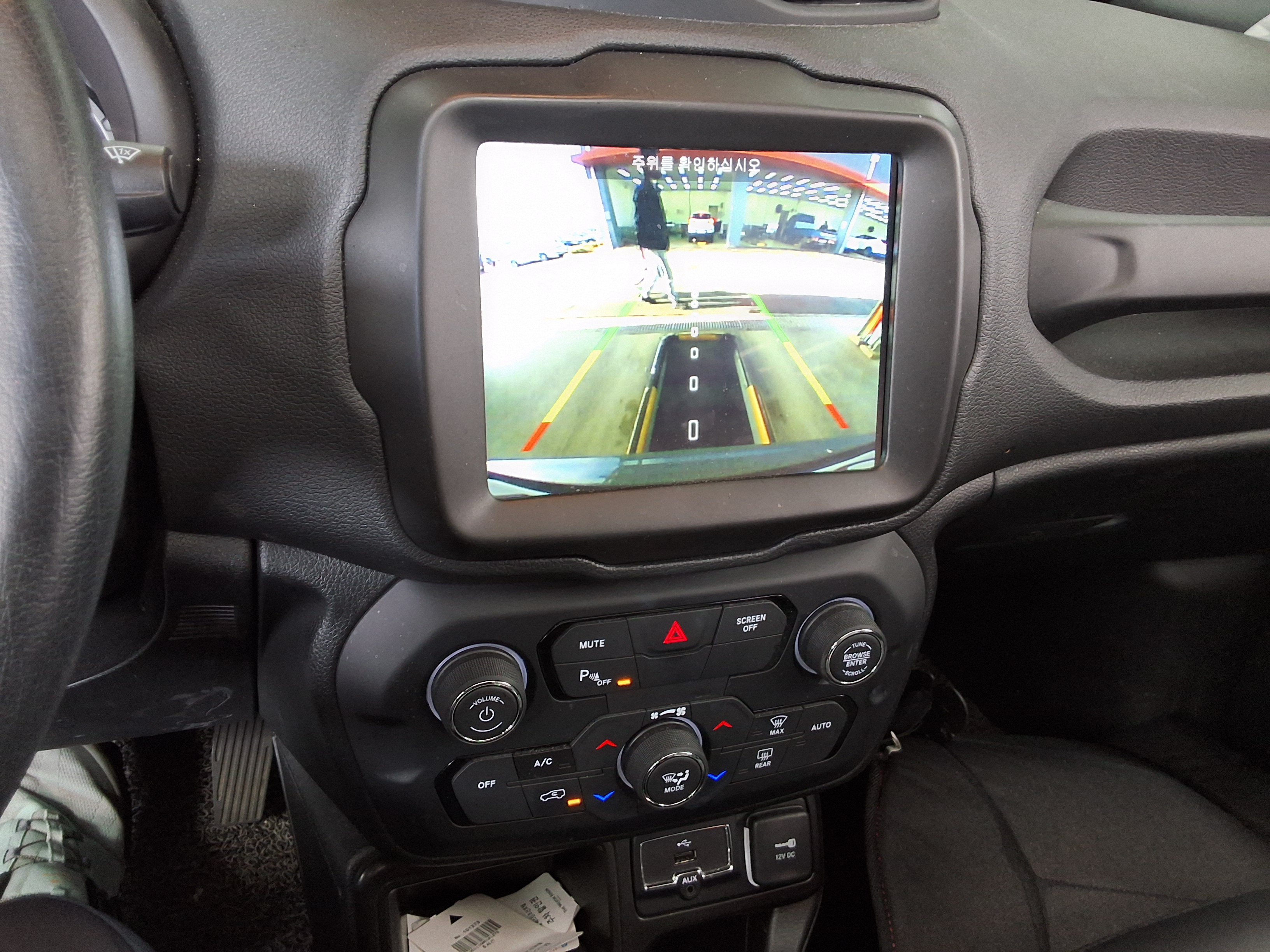 Jeep Renegade - 16