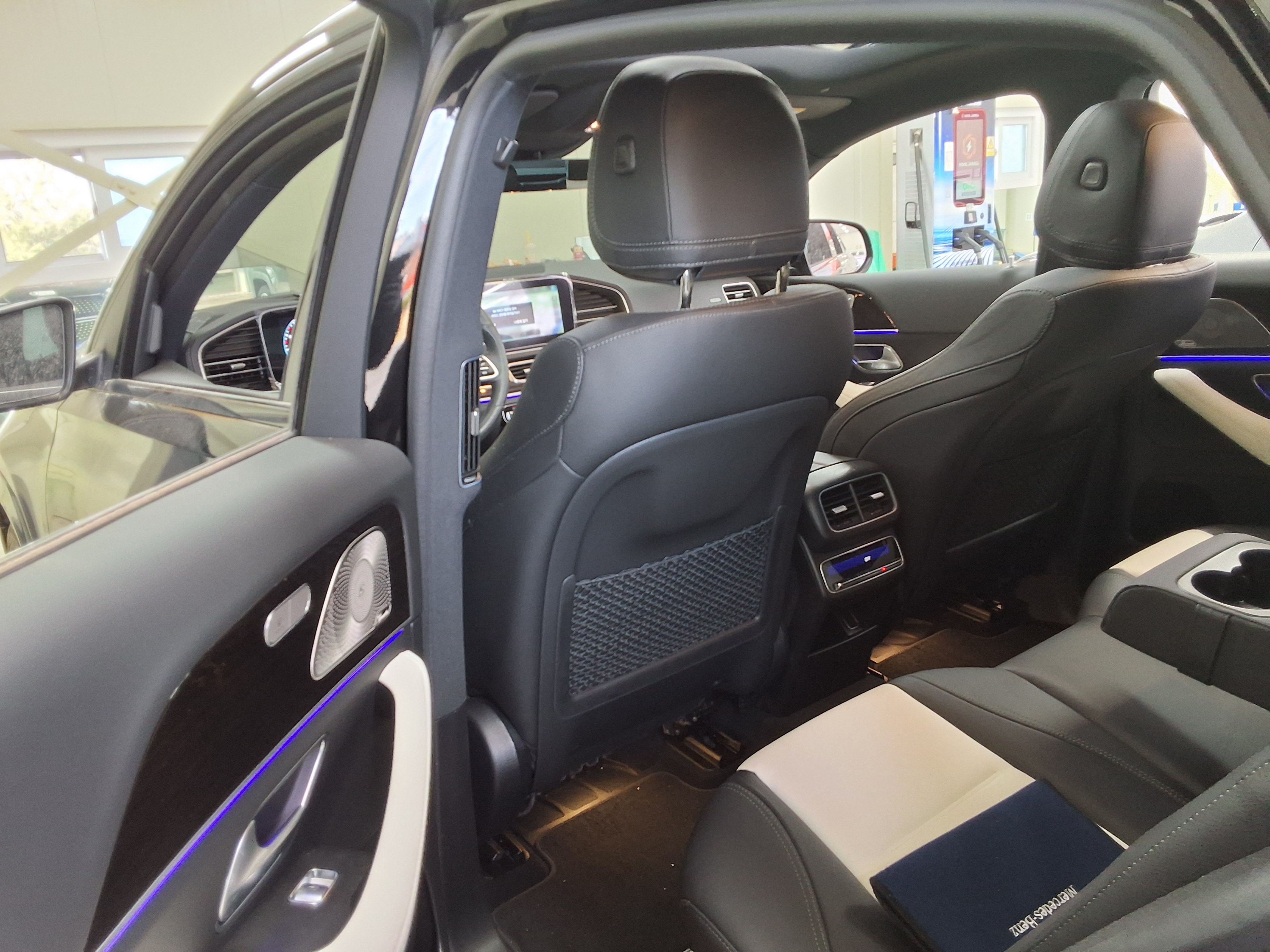 مرسيدس بنز GLE 2022 - صورة 11