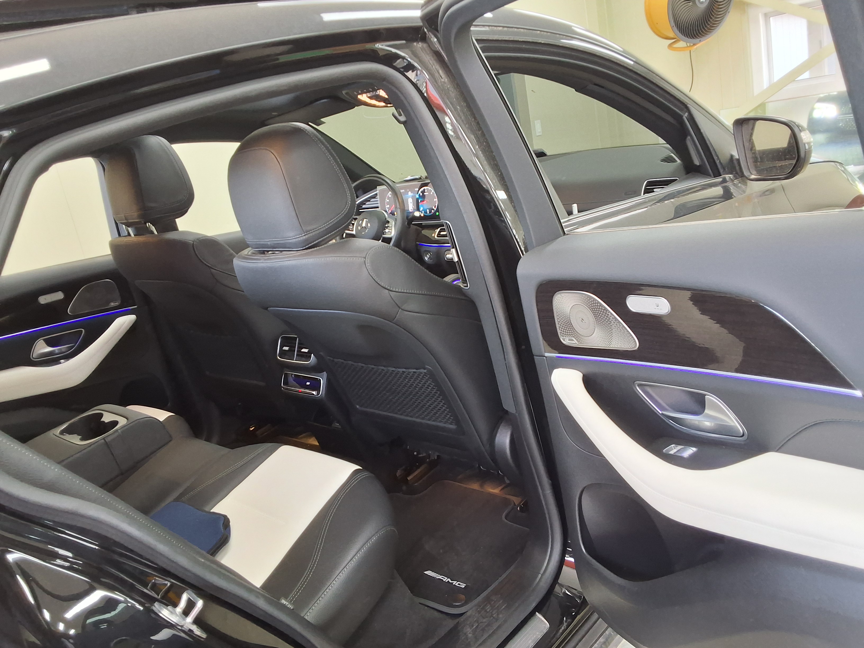 مرسيدس بنز GLE 2022 - صورة 12