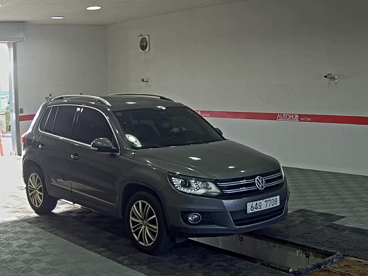 Volkswagen Tiguan - 2