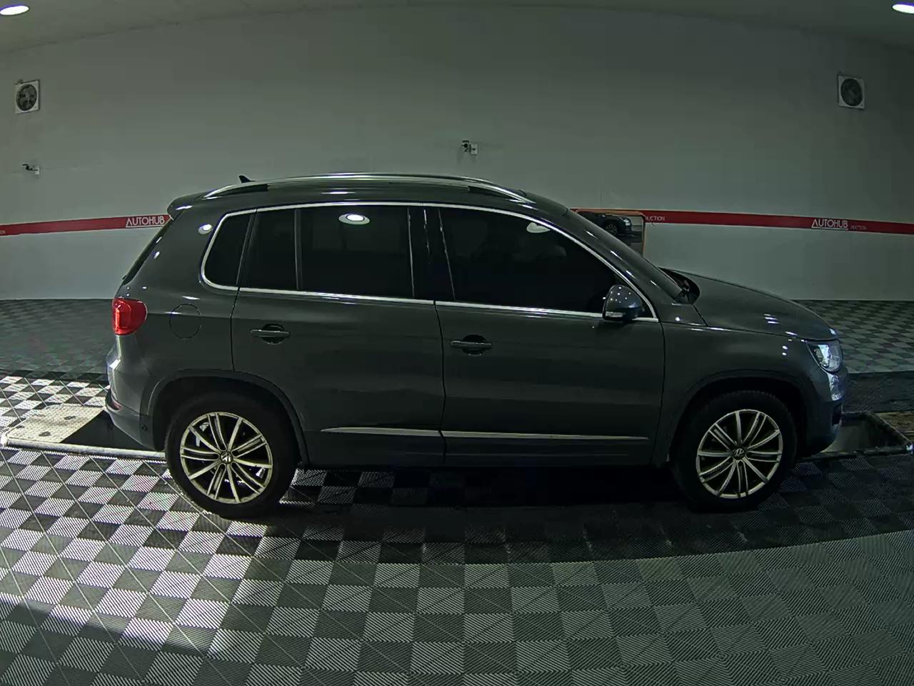 Volkswagen Tiguan - 3