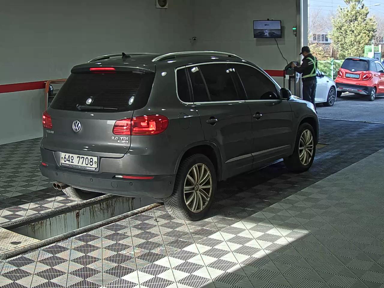 Volkswagen Tiguan - 4