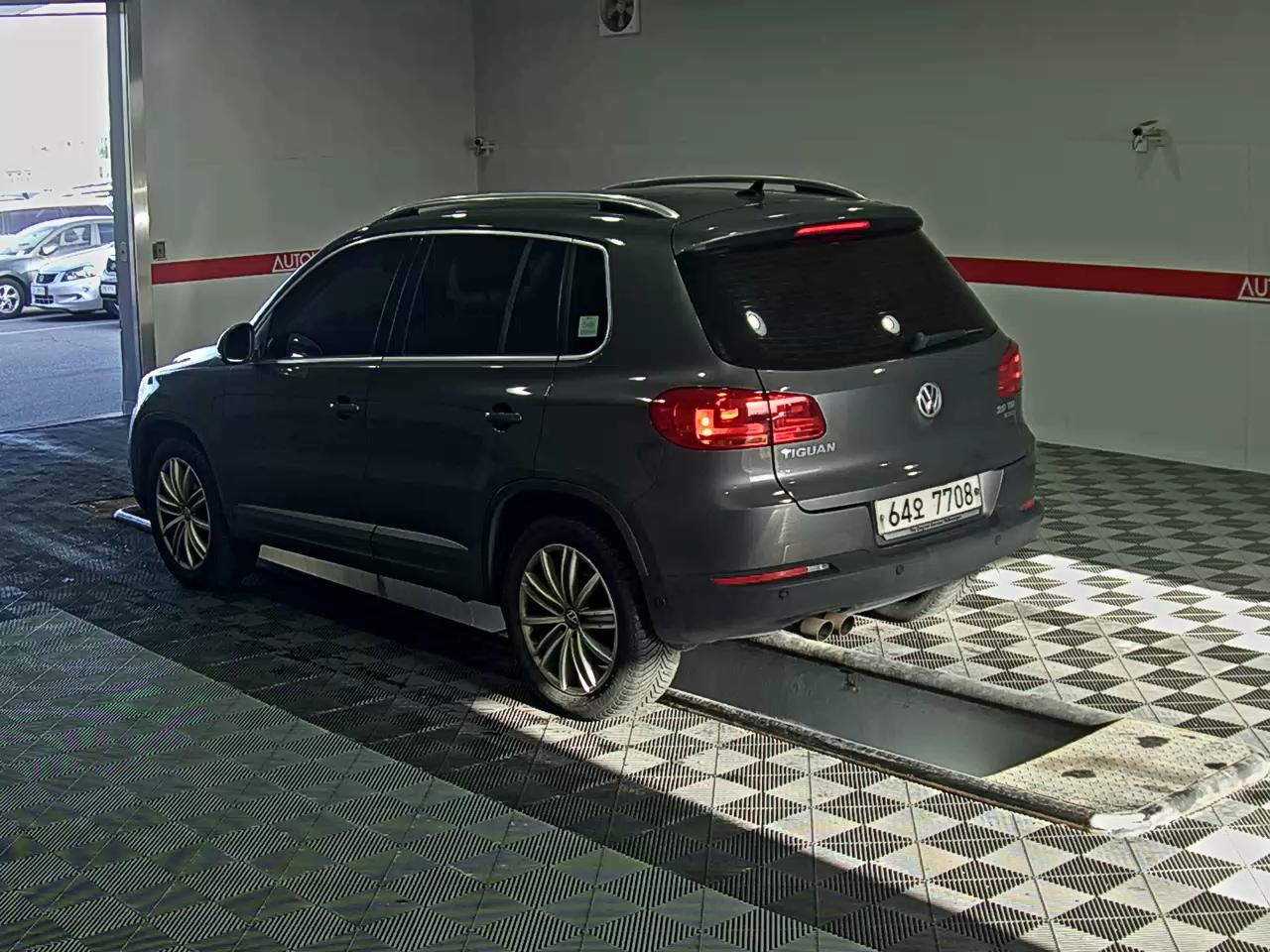 Volkswagen Tiguan - 5