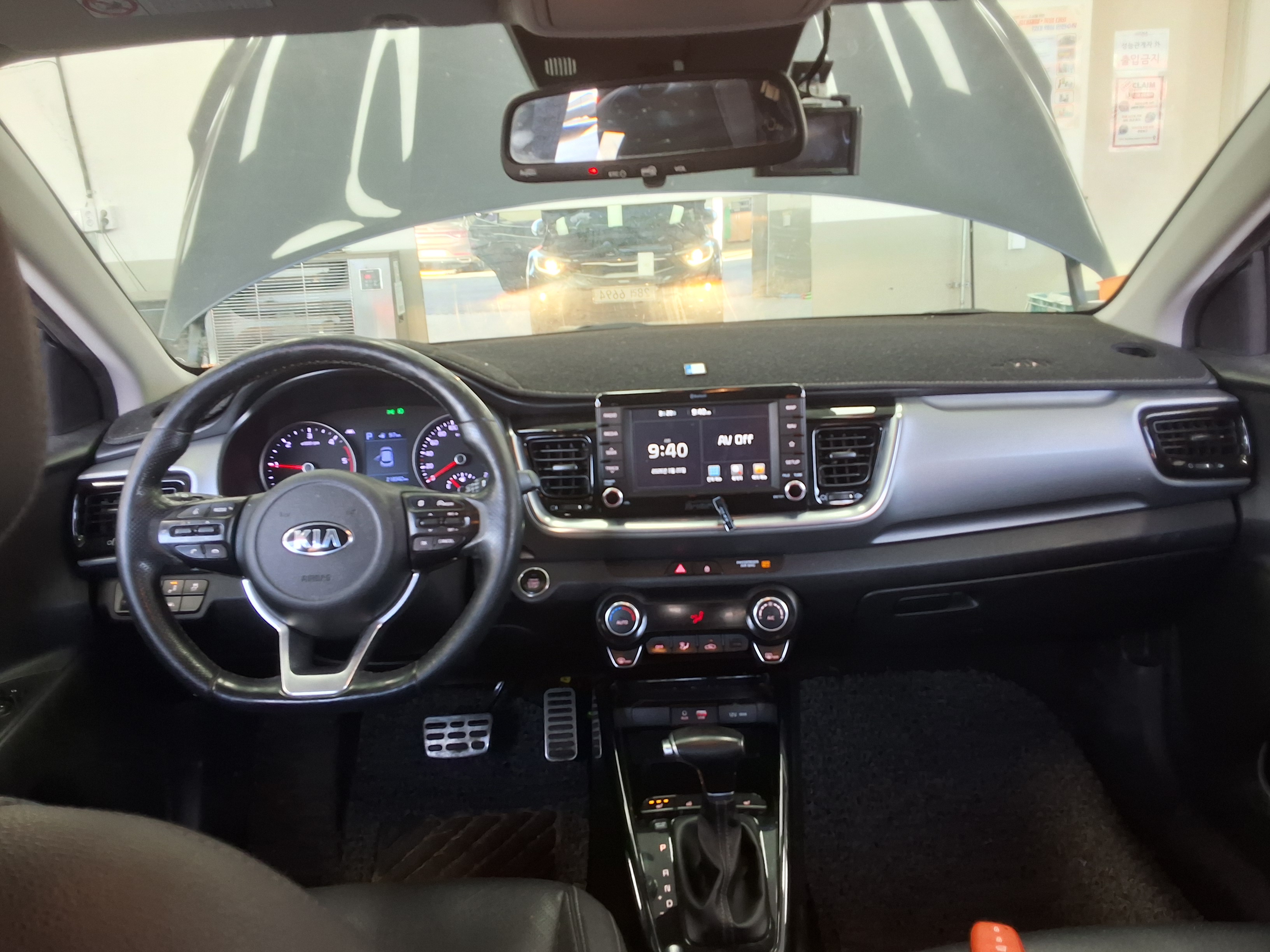 Kia Stonic 2018 - Image 10