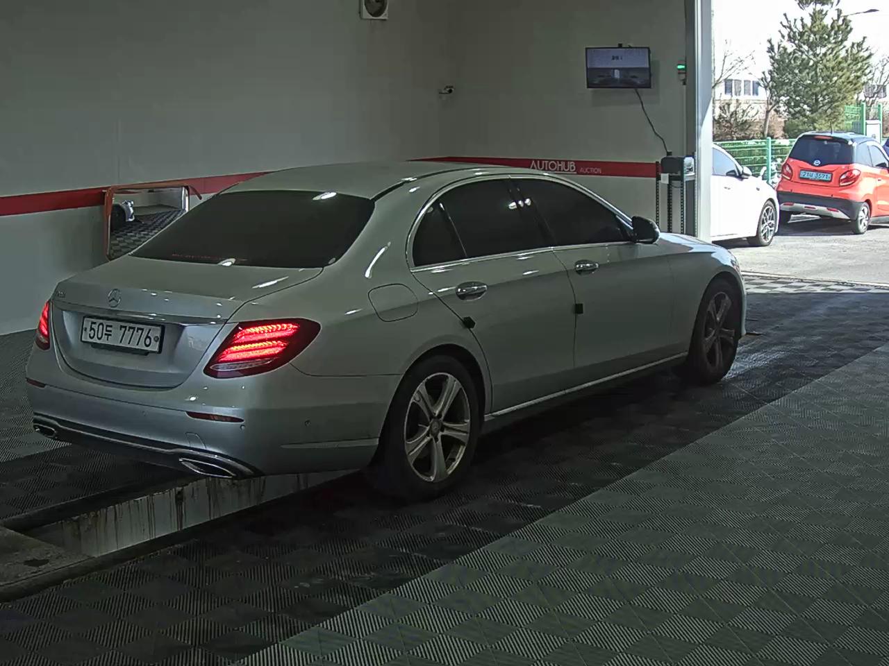 메르세데스-벤츠 E-클래스 2017 - 이미지 4