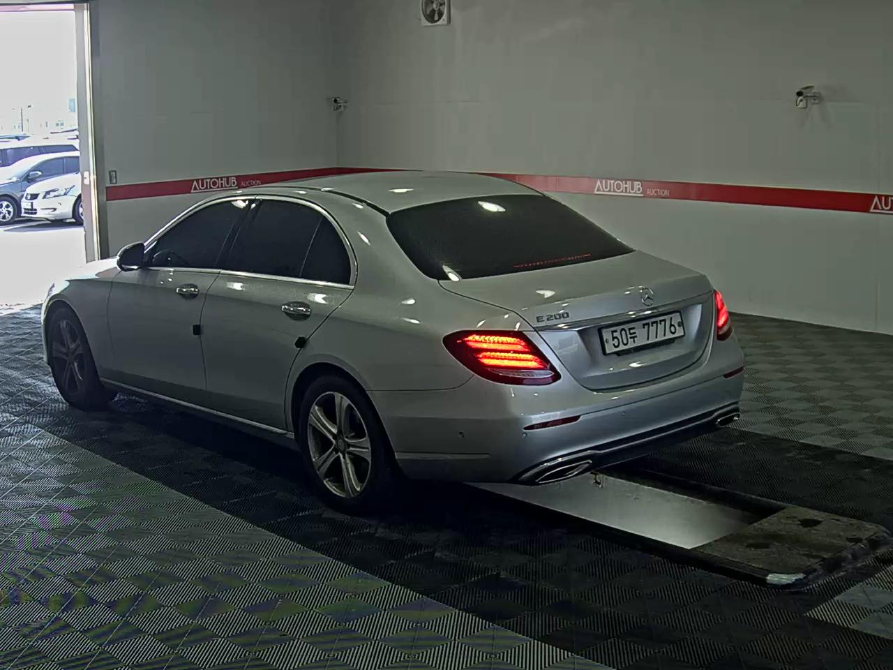 메르세데스-벤츠 E-클래스 2017 - 이미지 5