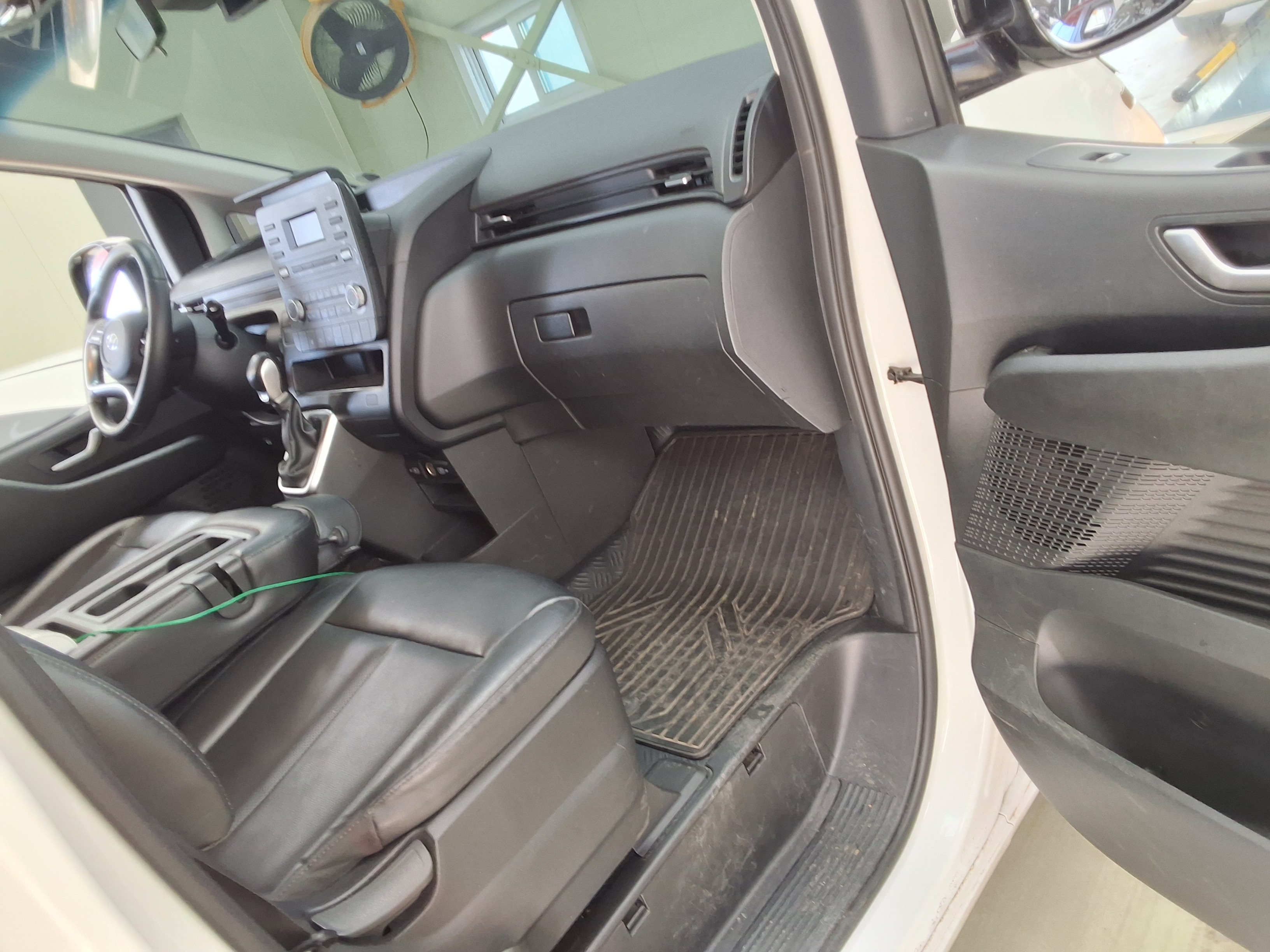 Hyundai Staria 2023 - Image 13