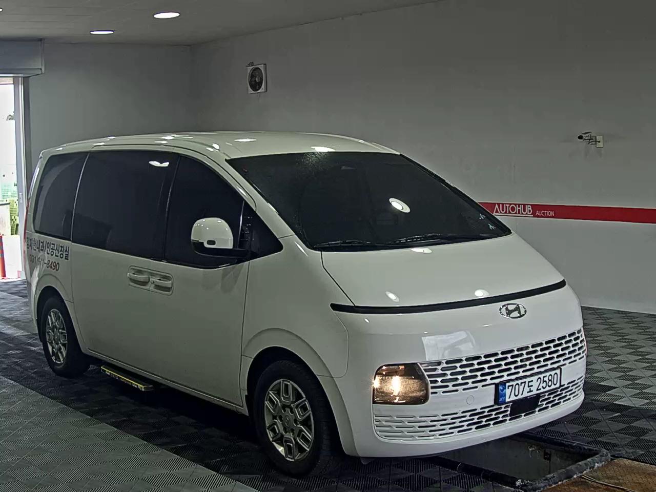 Hyundai Staria 2023 - Image 2