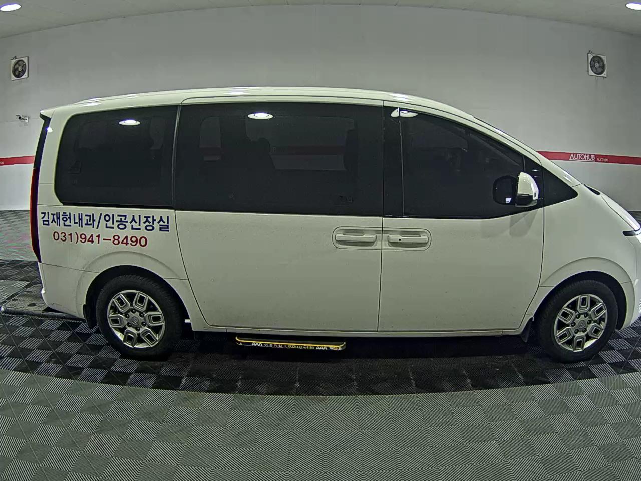 Hyundai Staria 2023 - Image 3