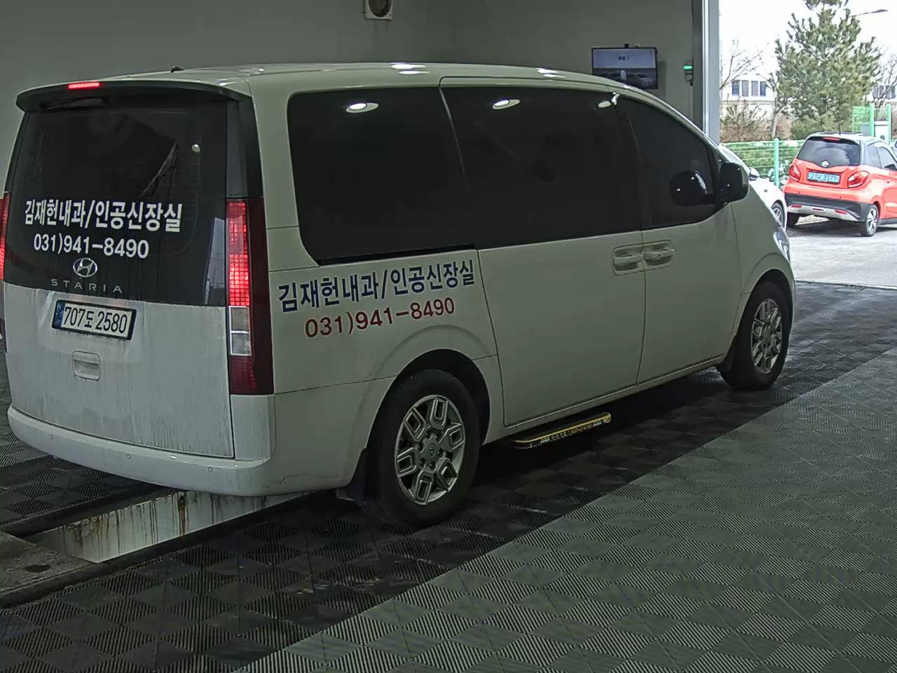 Hyundai Staria 2023 - Image 4