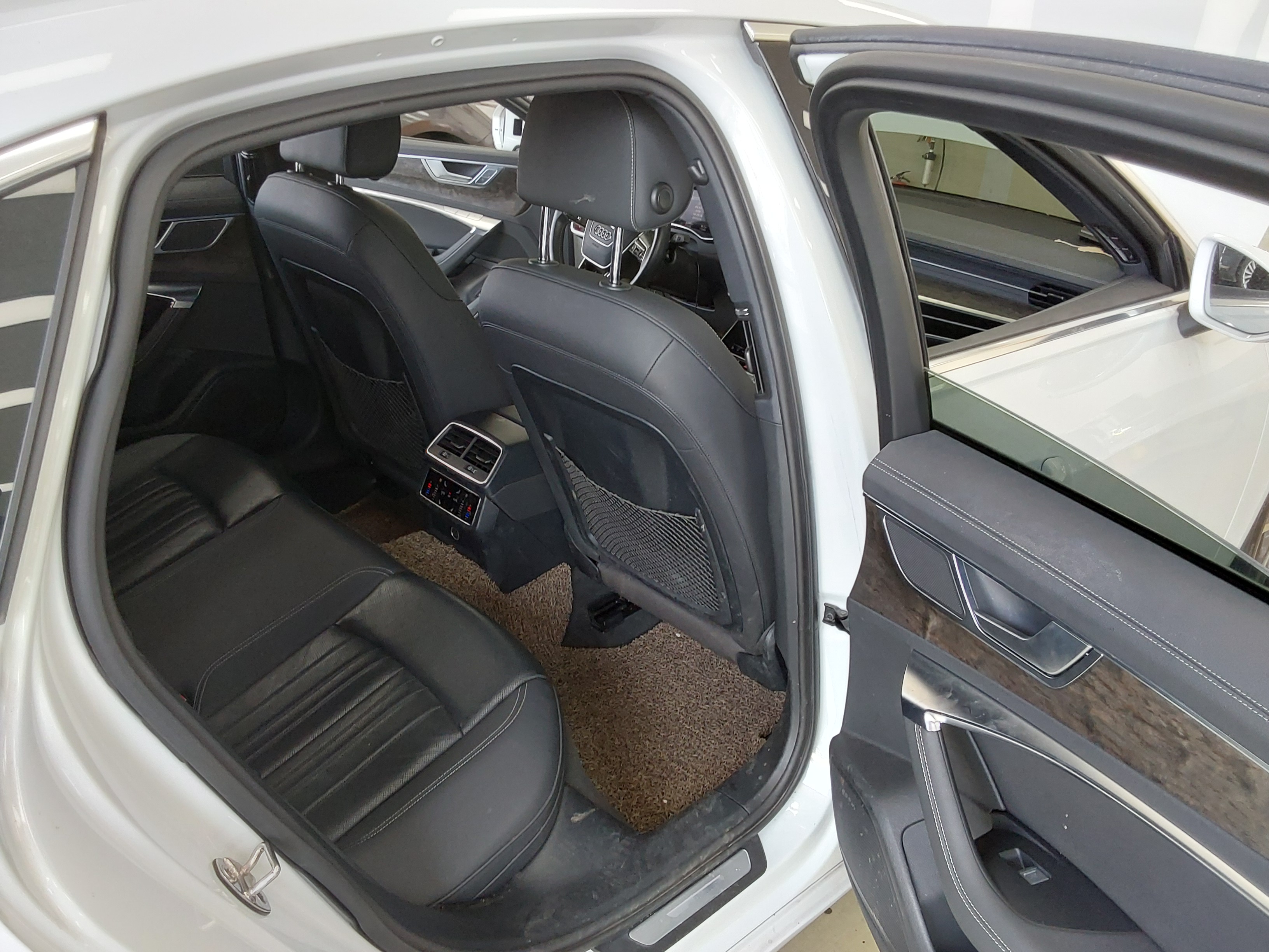 Audi A6 - 12