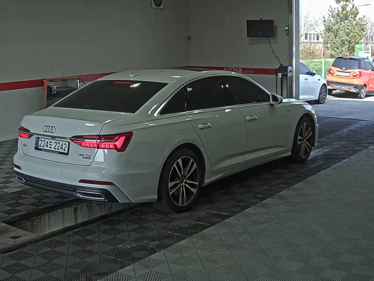 Audi A6 - 4