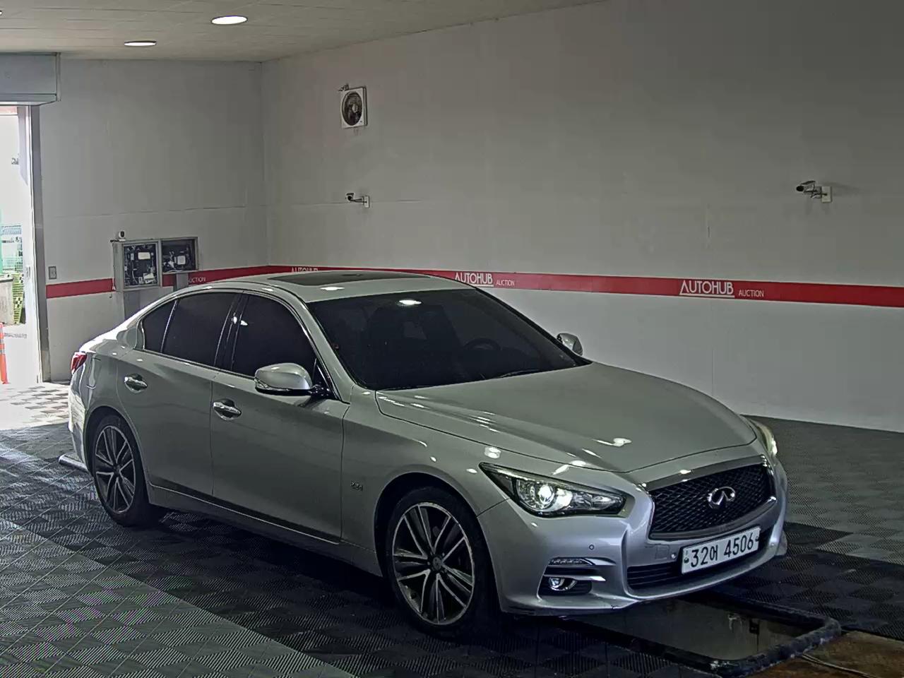 Infiniti Q50 - 2