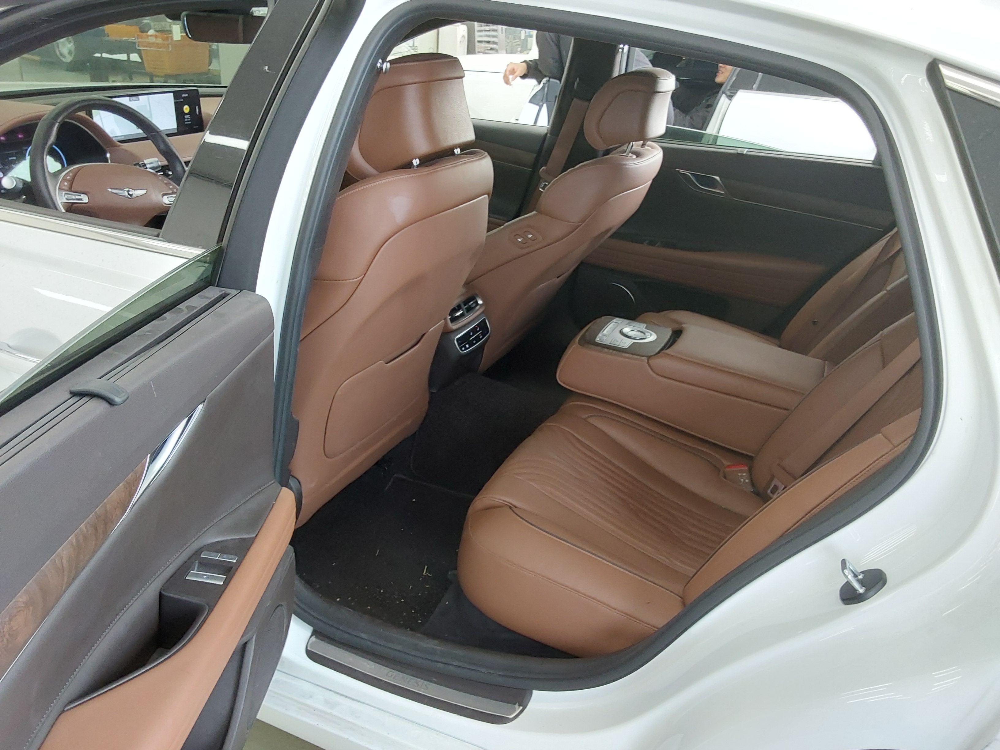 Hyundai Genesis - 11