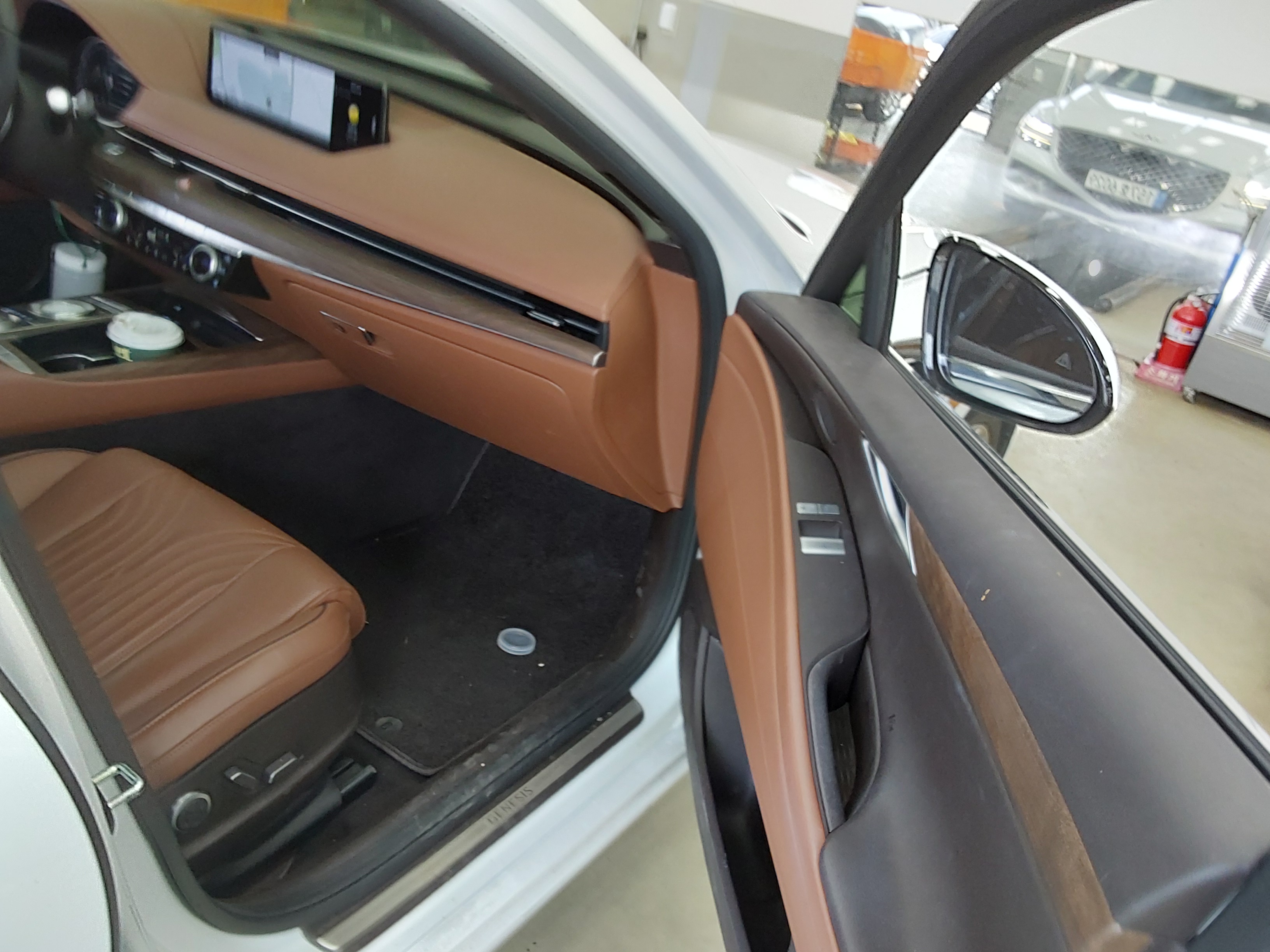 Hyundai Genesis - 13