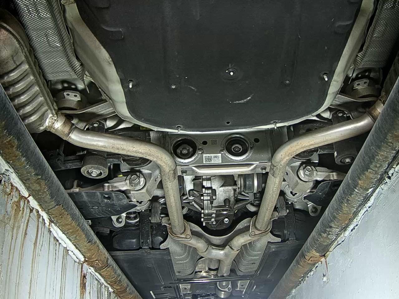 Hyundai Genesis - 7
