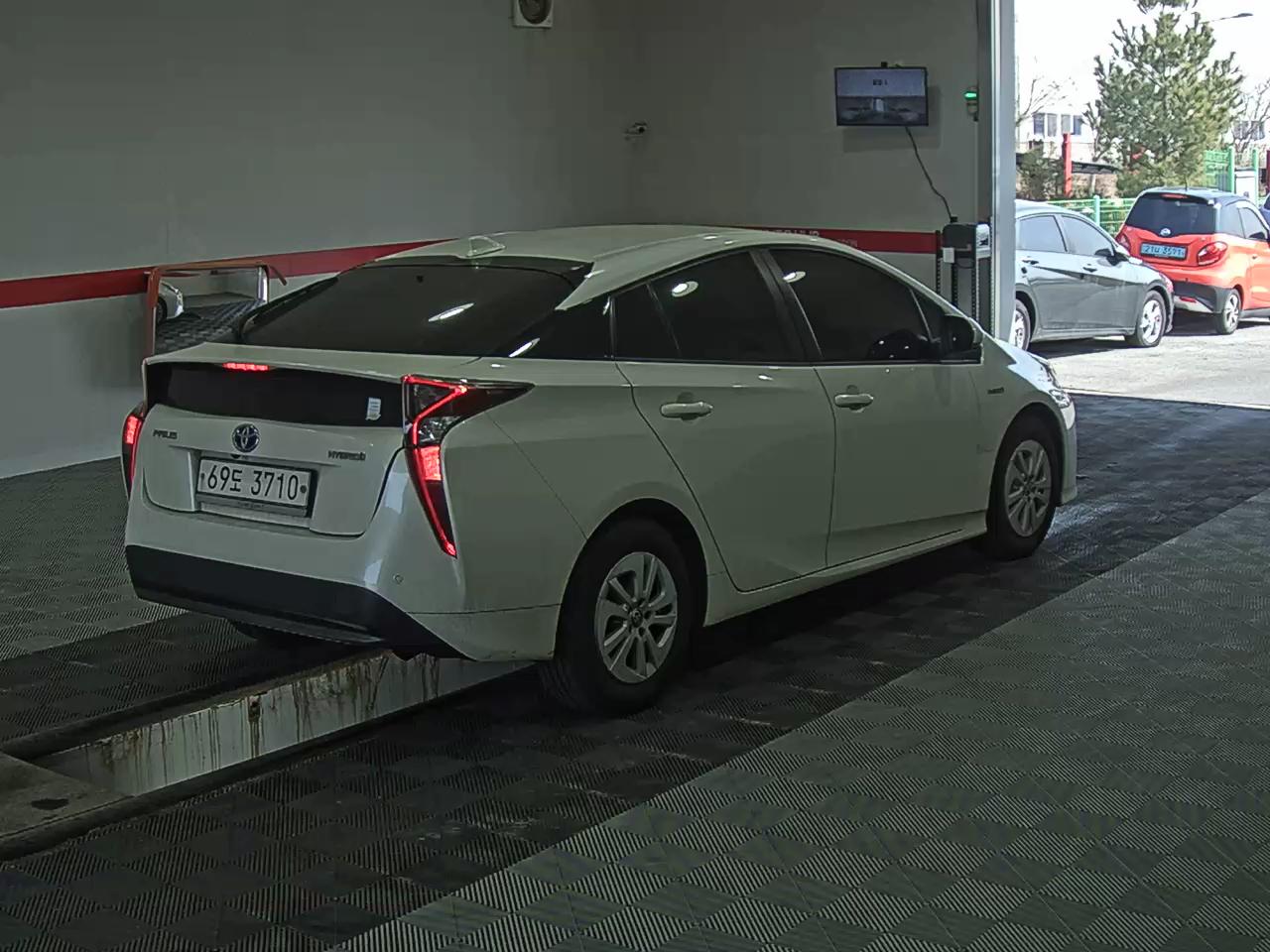 Toyota Prius - 4