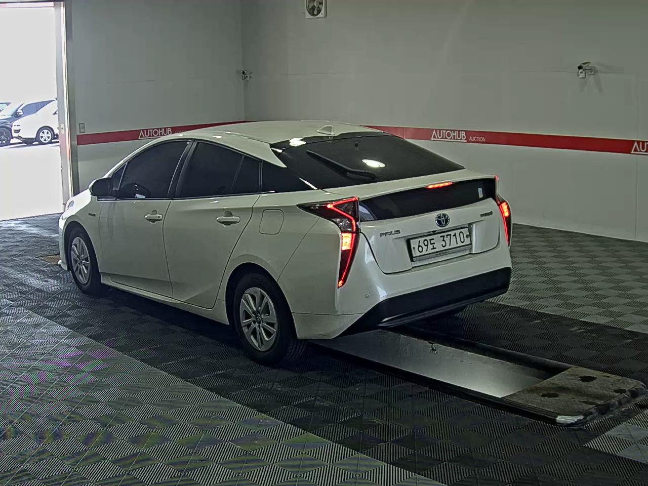 Toyota Prius - 5