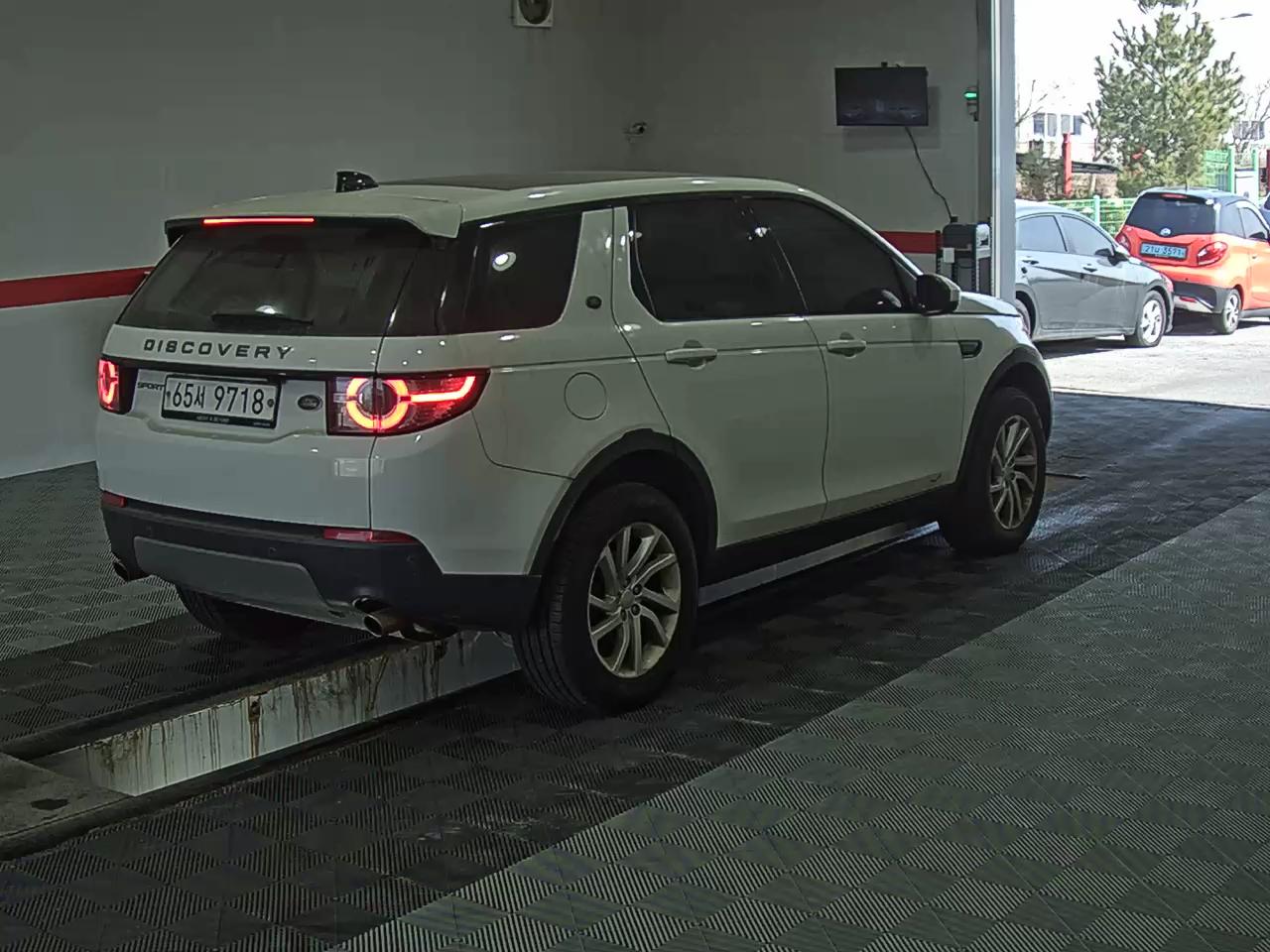 Land Rover Discovery - 4
