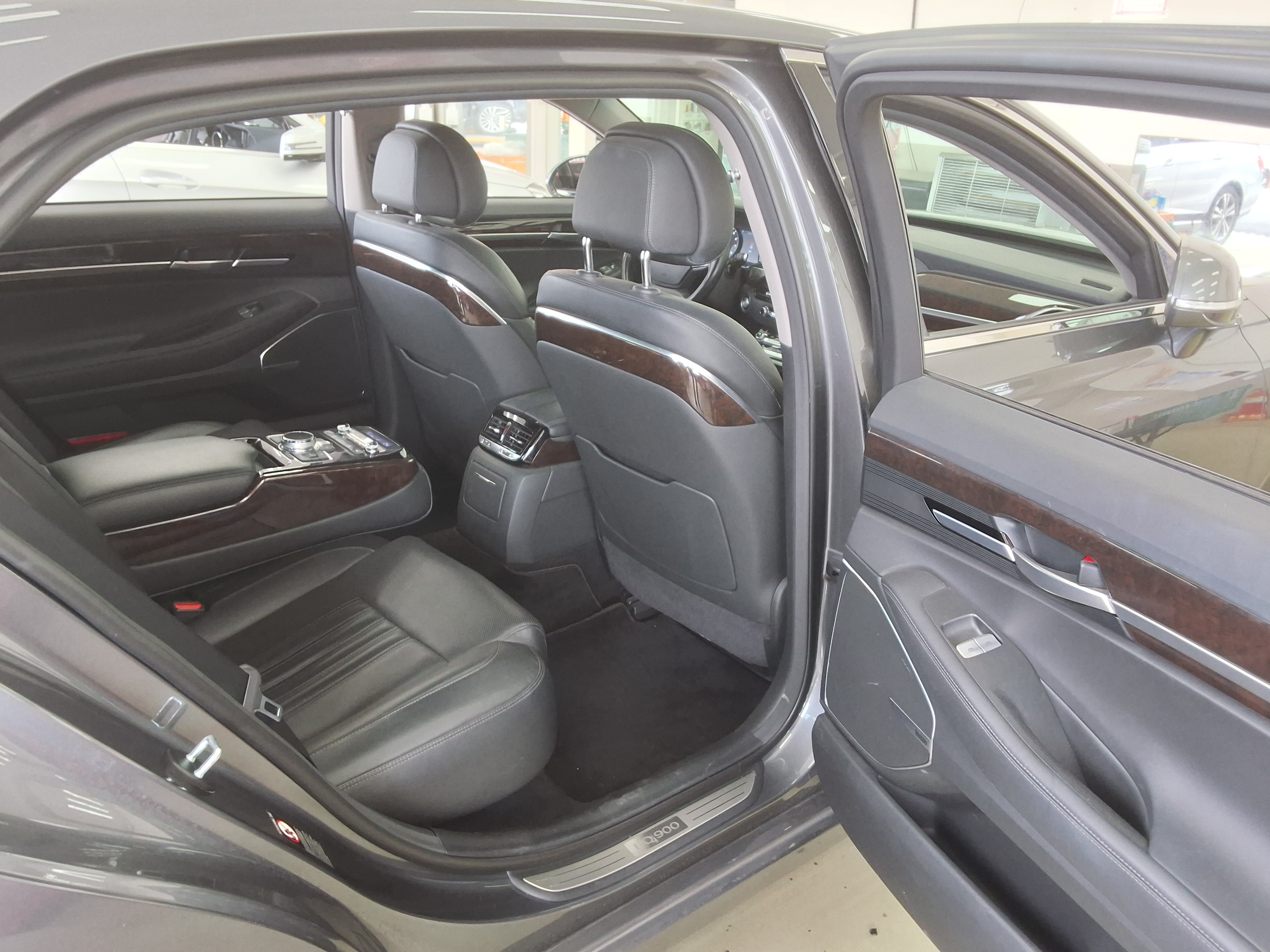 Hyundai Genesis EQ900 2016 - Image 12