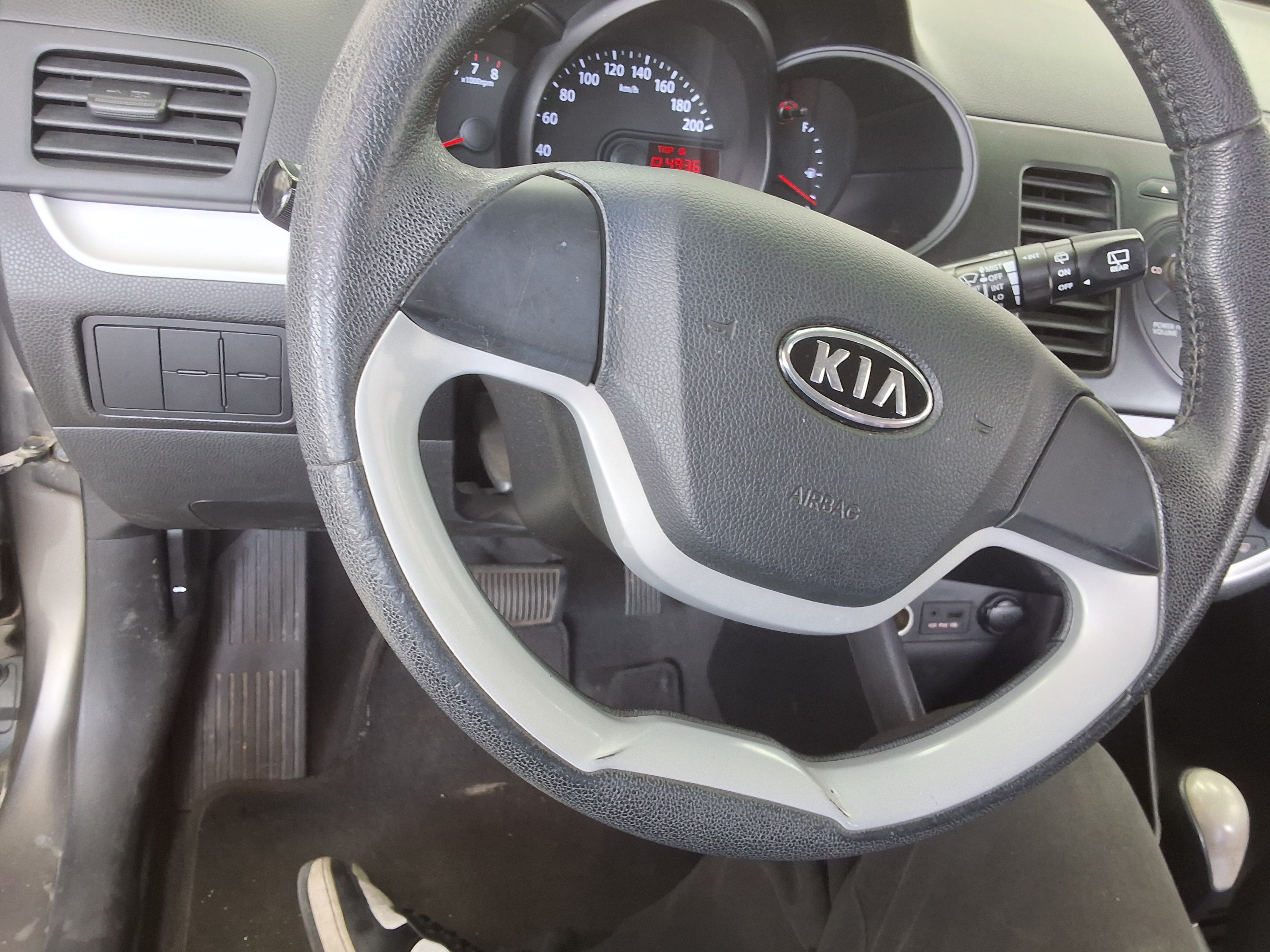 Kia Morning 2012 - Image 20
