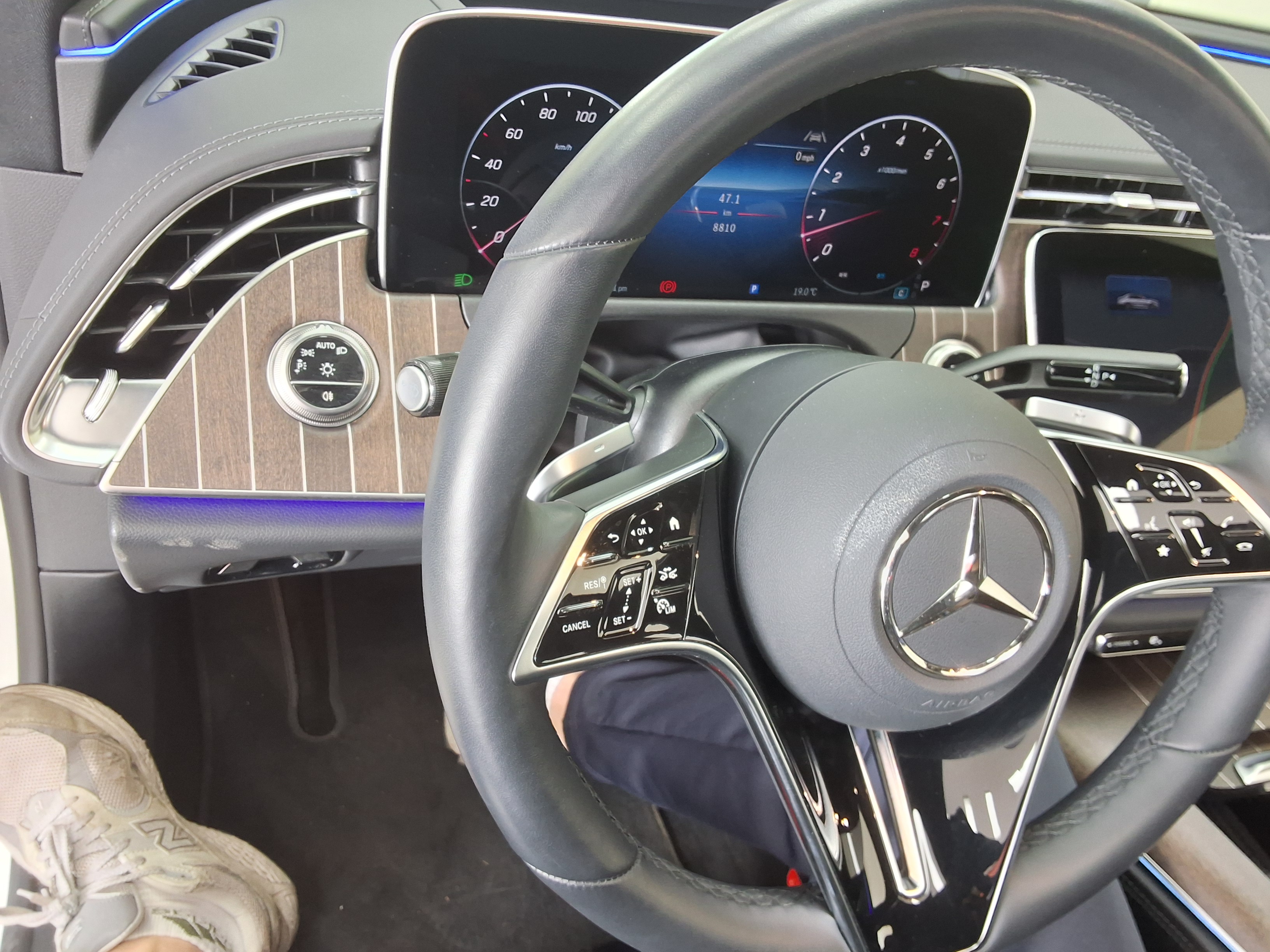 Mercedes-Benz E-Class 2025 - Image 16