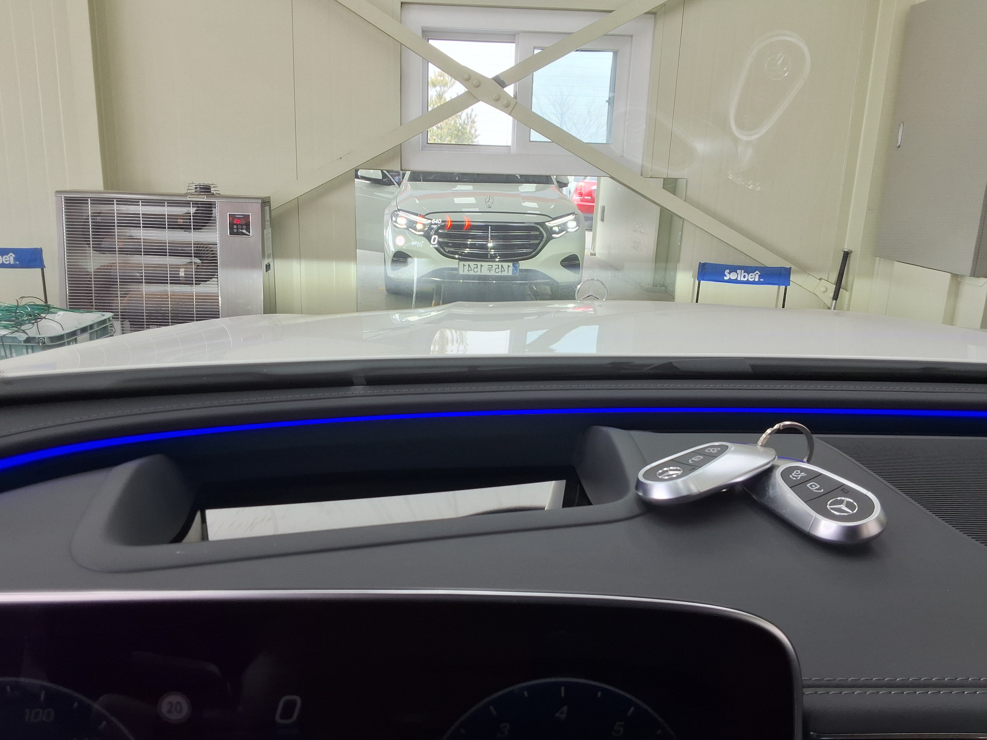 Mercedes-Benz E-Class 2025 - Image 17