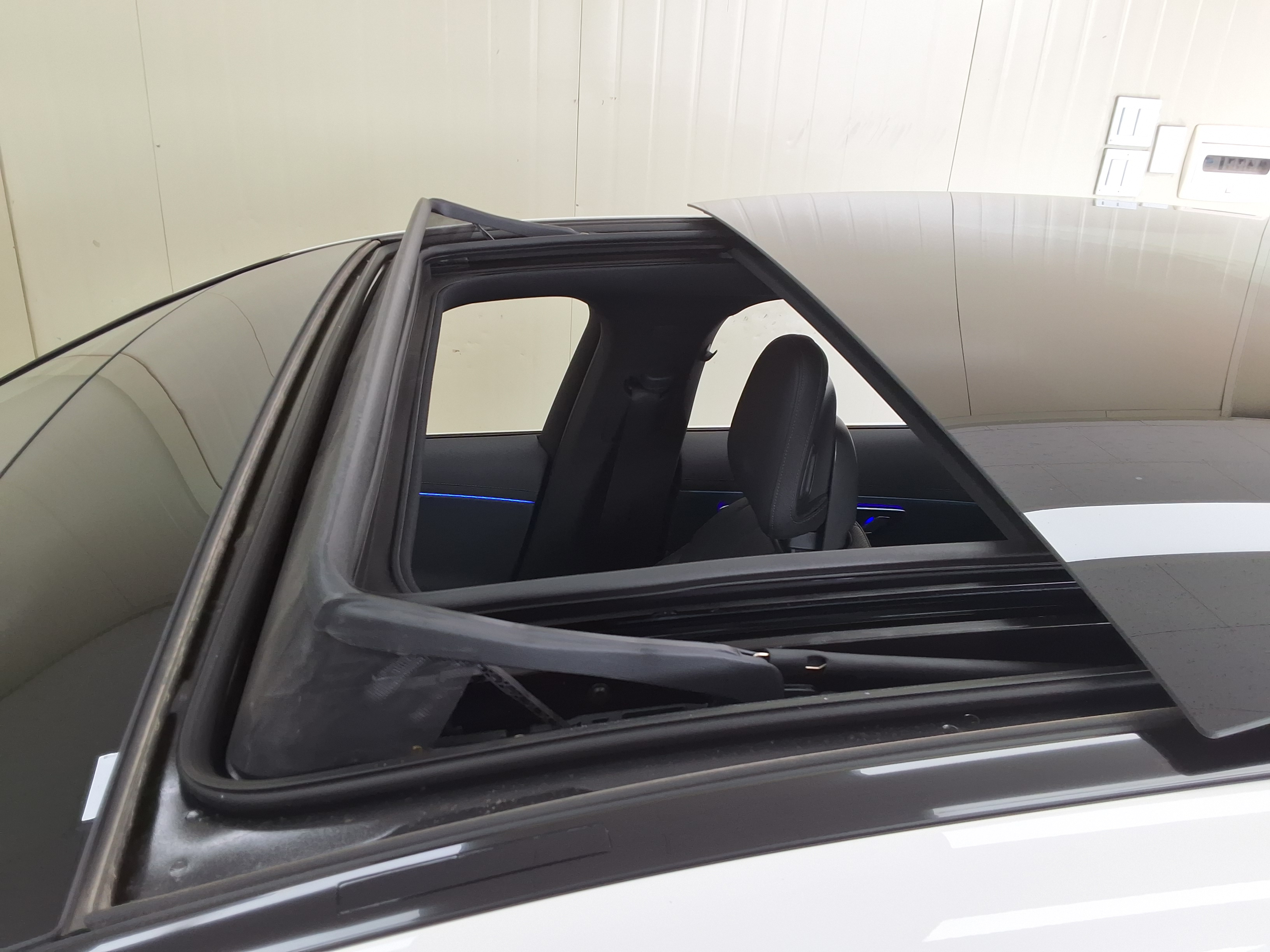 Mercedes-Benz E-Class 2025 - Image 18