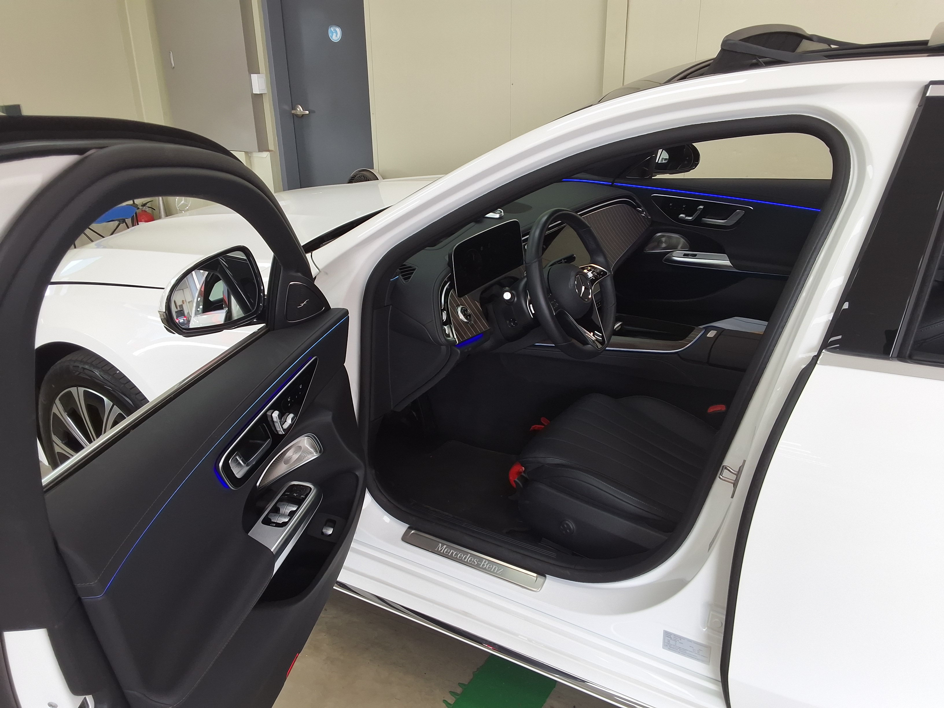 Mercedes-Benz E-Class 2025 - Image 9