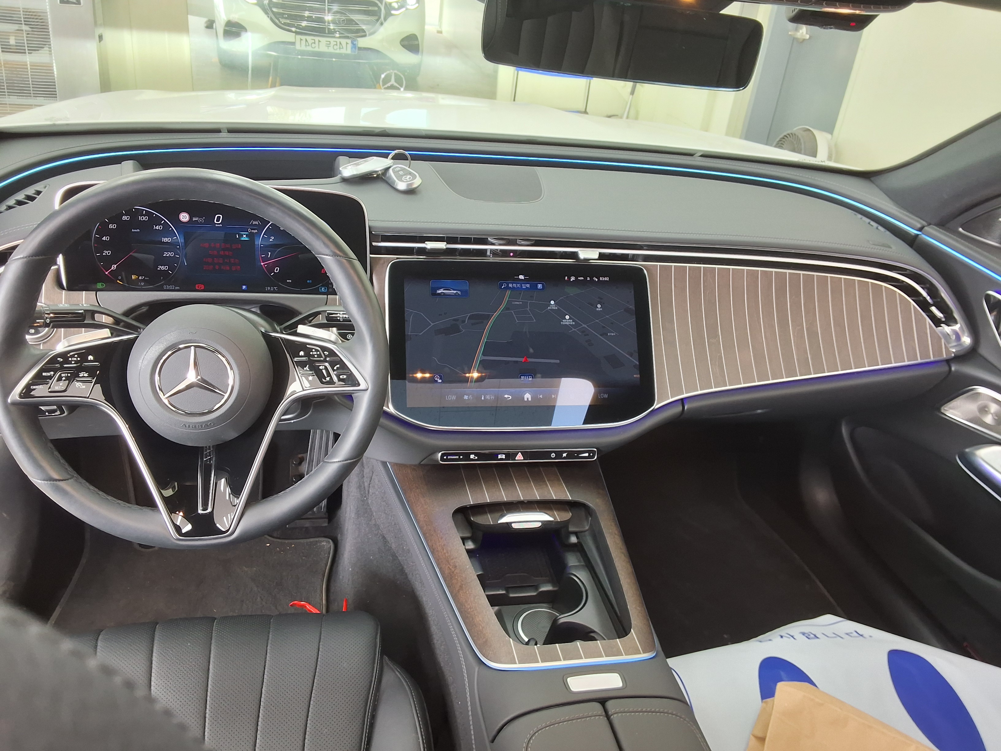 Mercedes-Benz E-Class 2025 - Image 19