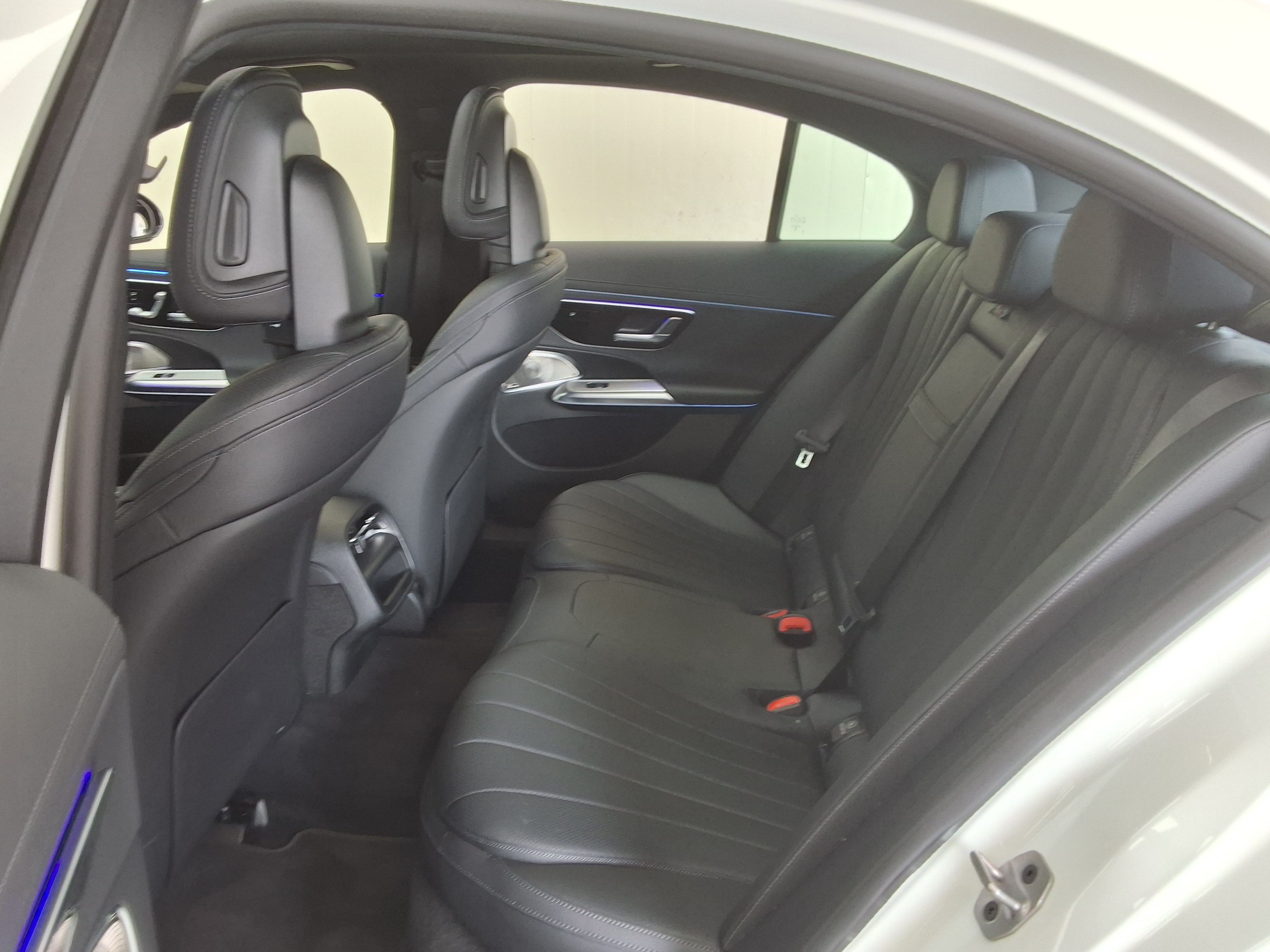 Mercedes-Benz E-Class 2025 - Image 11