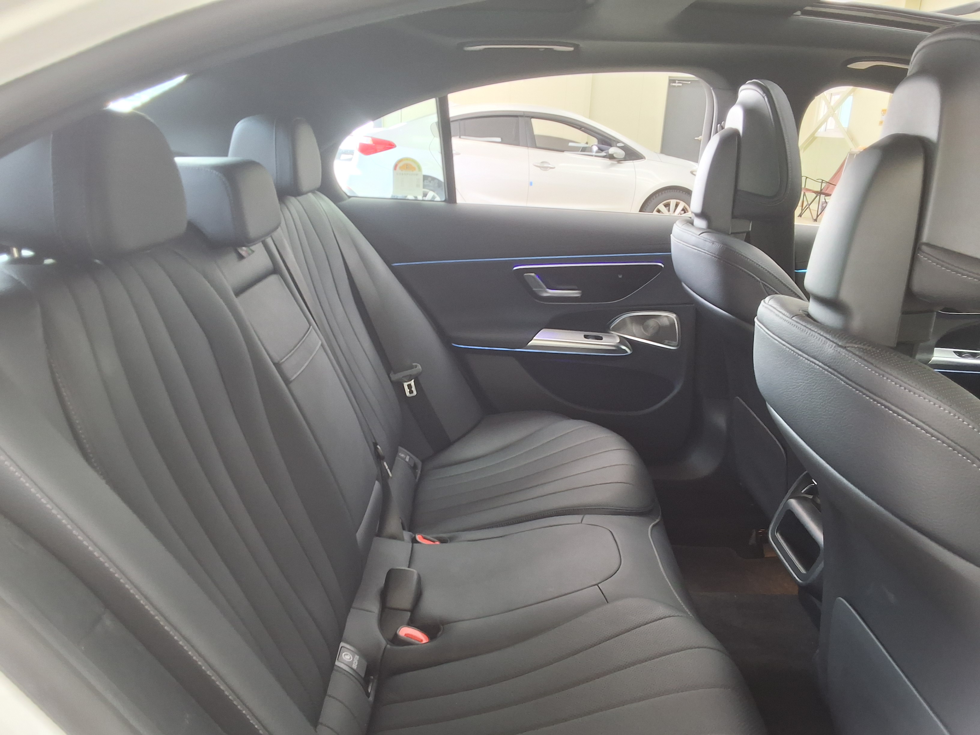 Mercedes-Benz E-Class 2025 - Image 12