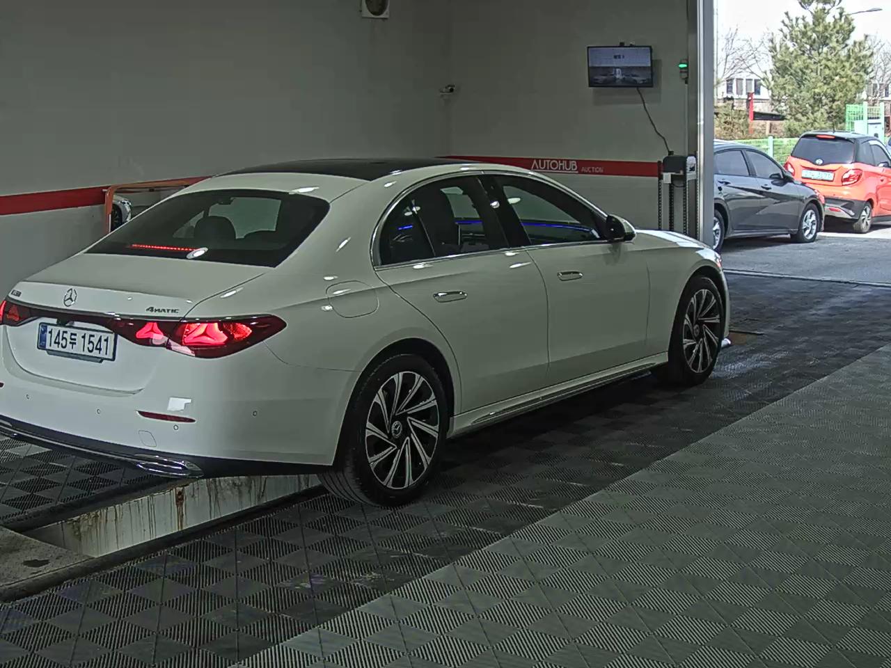 Mercedes-Benz E-Class 2025 - Image 4